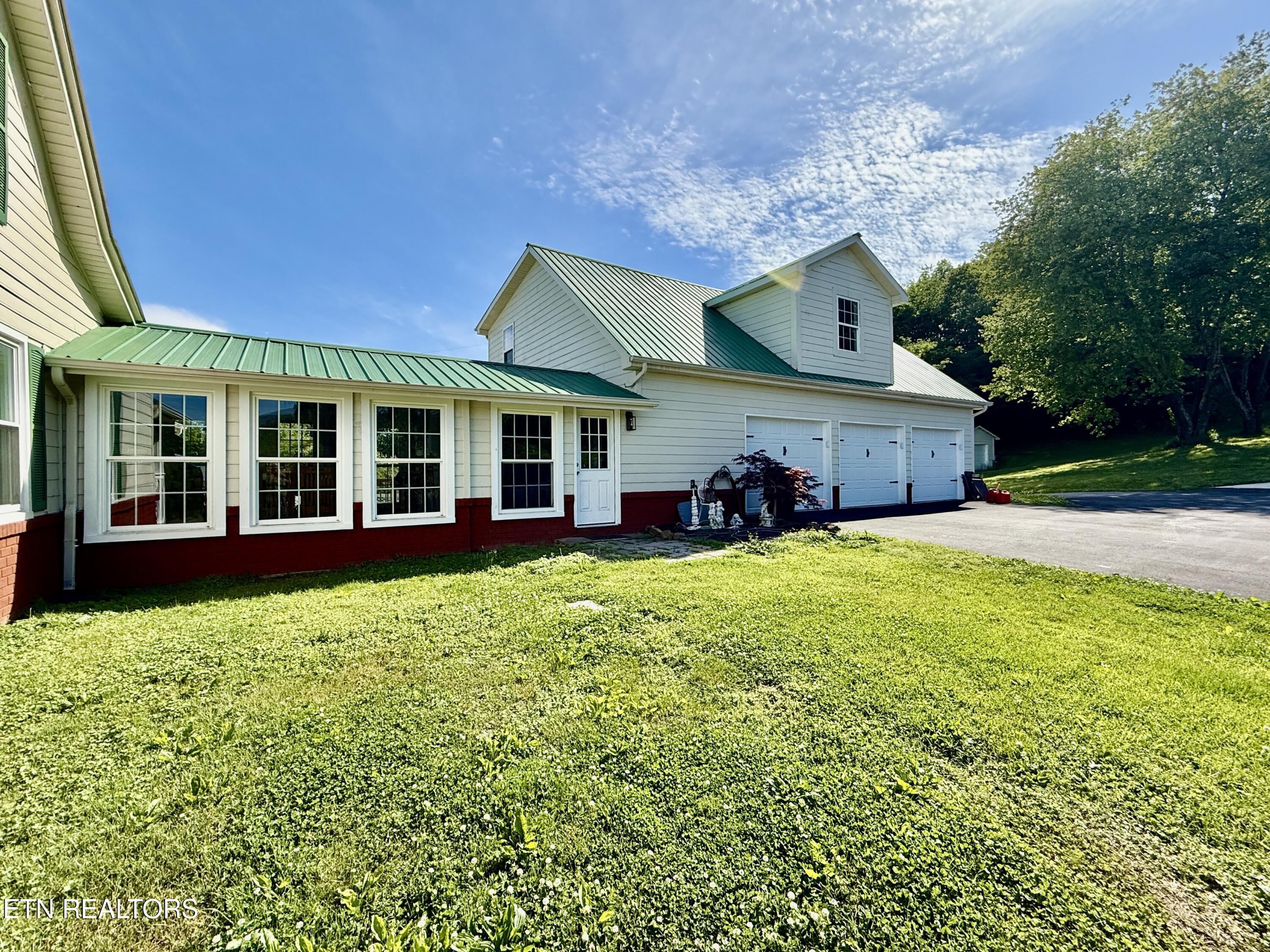 886 Old Harriman Highway Oliver Springs TN 37840