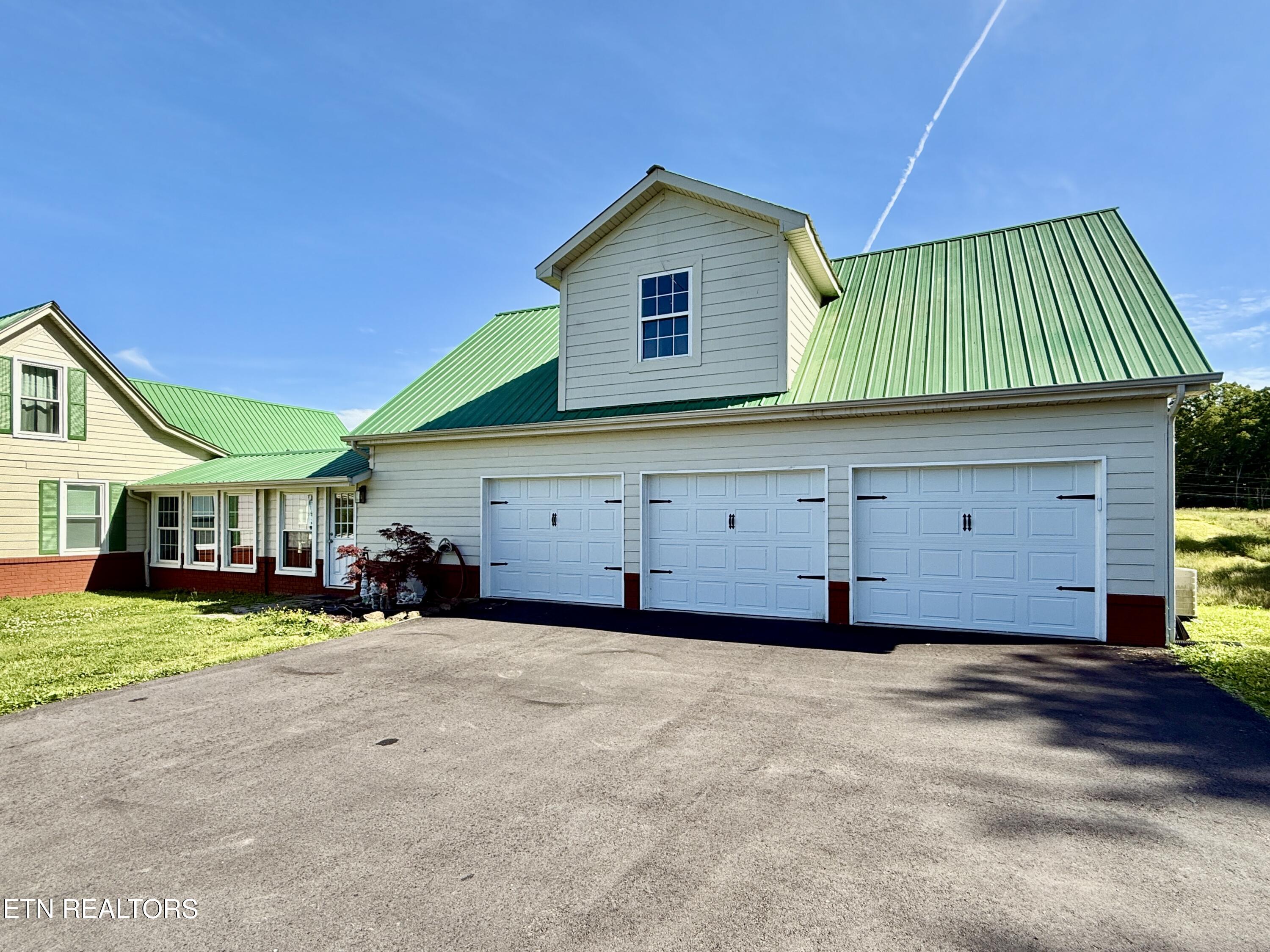 886 Old Harriman Highway Oliver Springs TN 37840