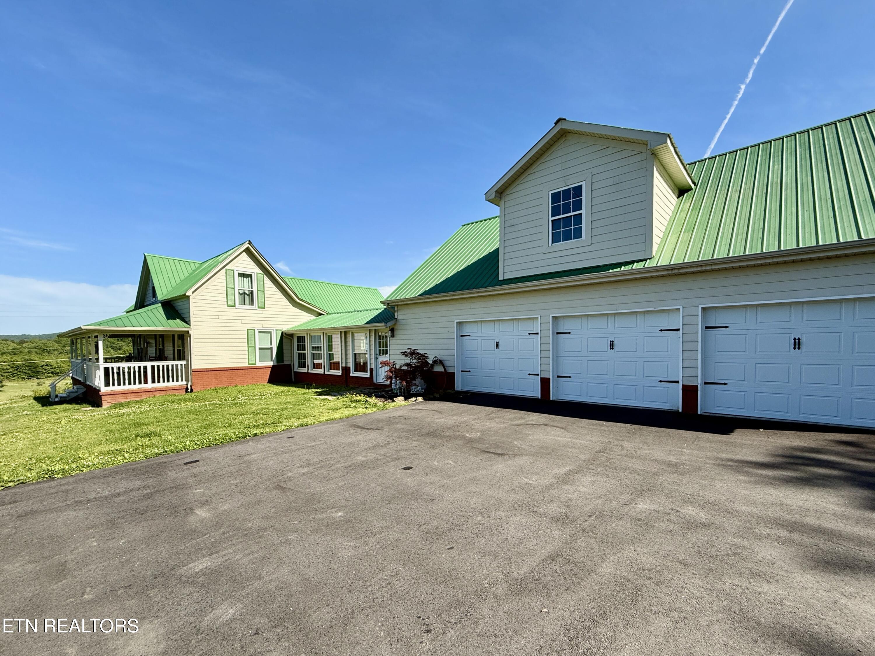 886 Old Harriman Highway Oliver Springs TN 37840