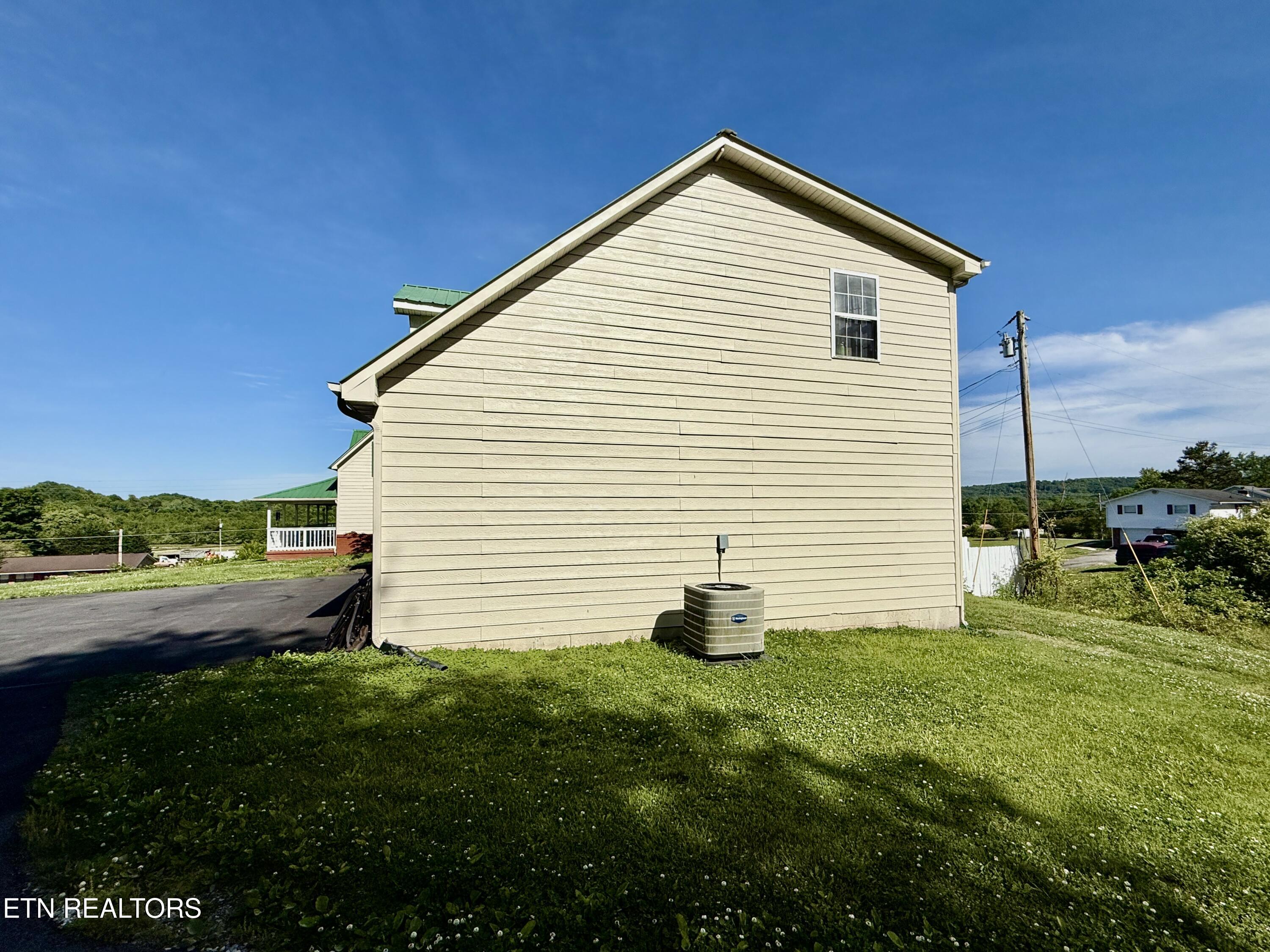886 Old Harriman Highway Oliver Springs TN 37840