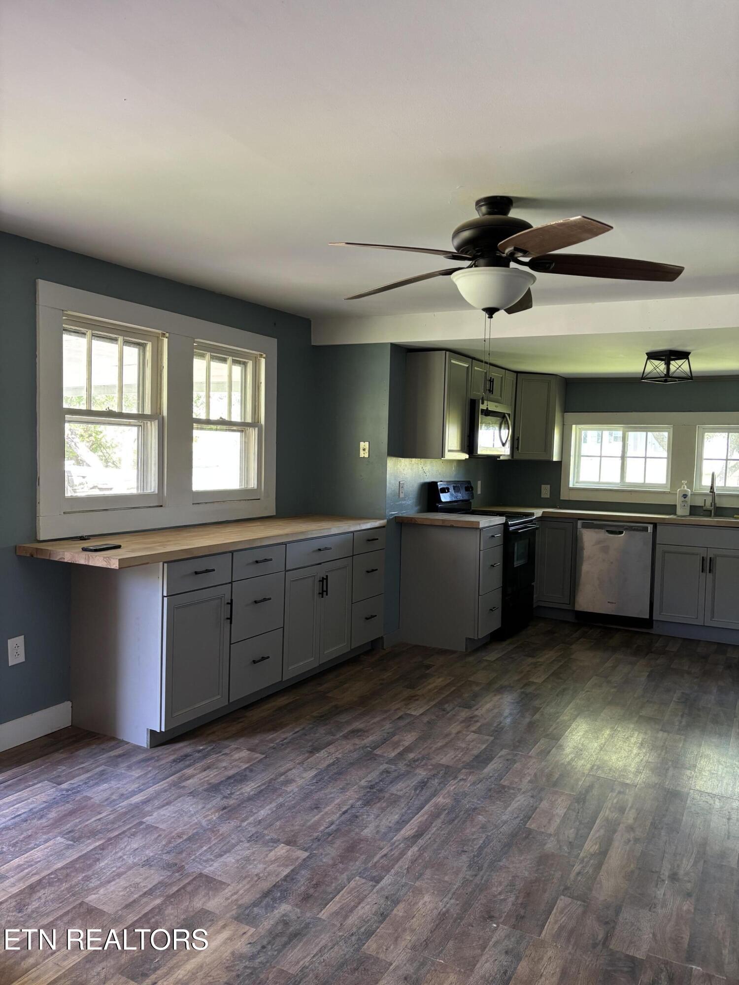 516 Thomas Road Speedwell TN 37870