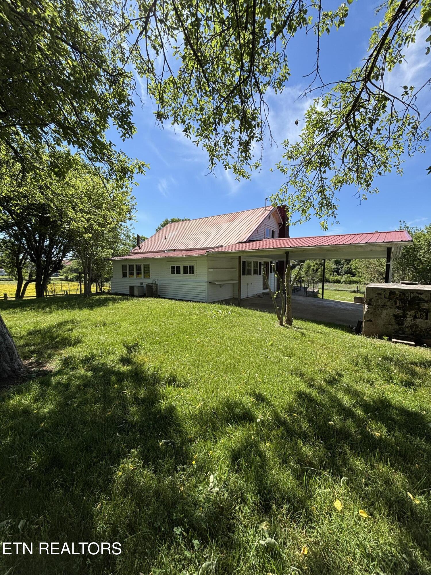 516 Thomas Road Speedwell TN 37870