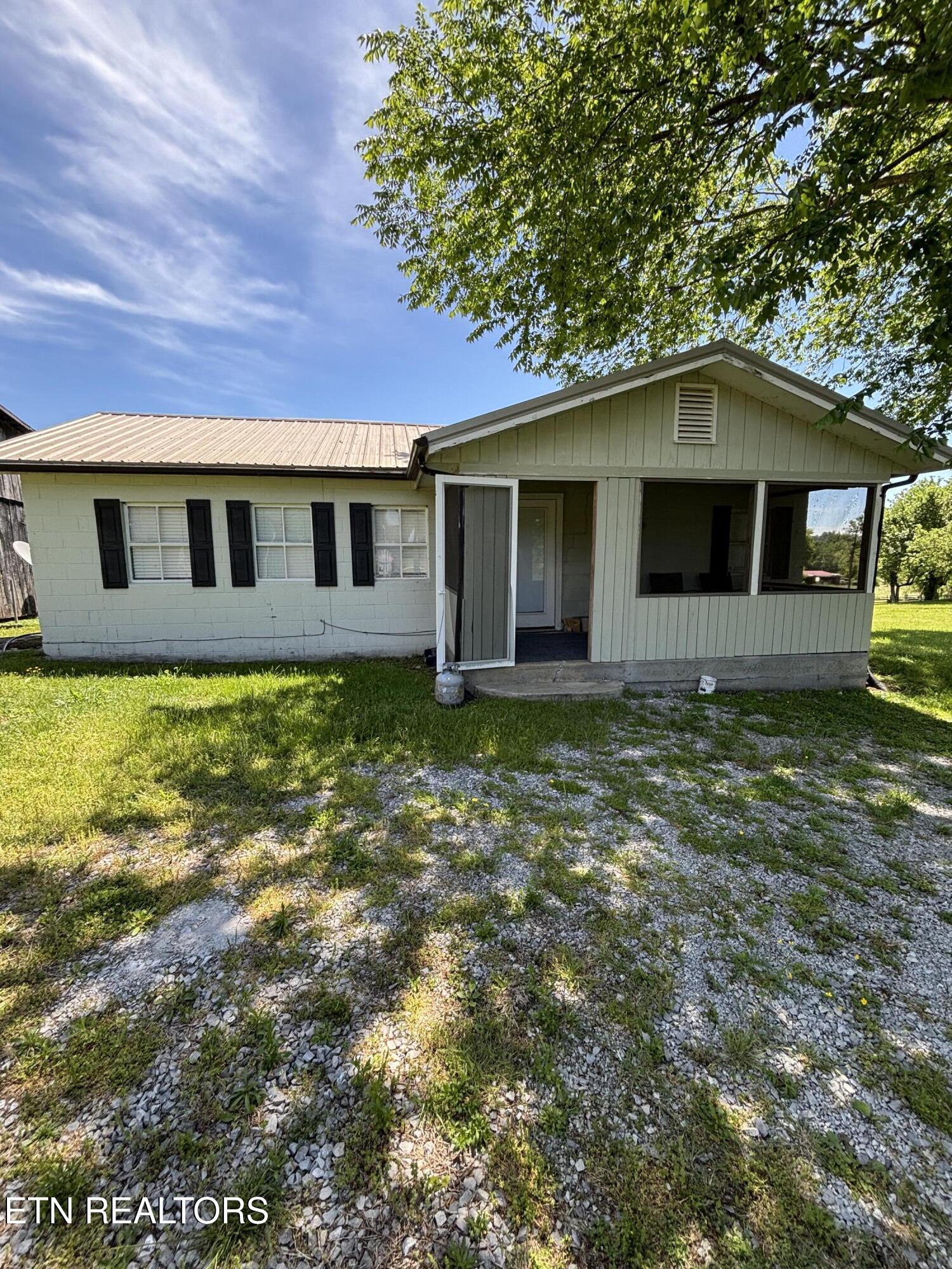 516 Thomas Road Speedwell TN 37870