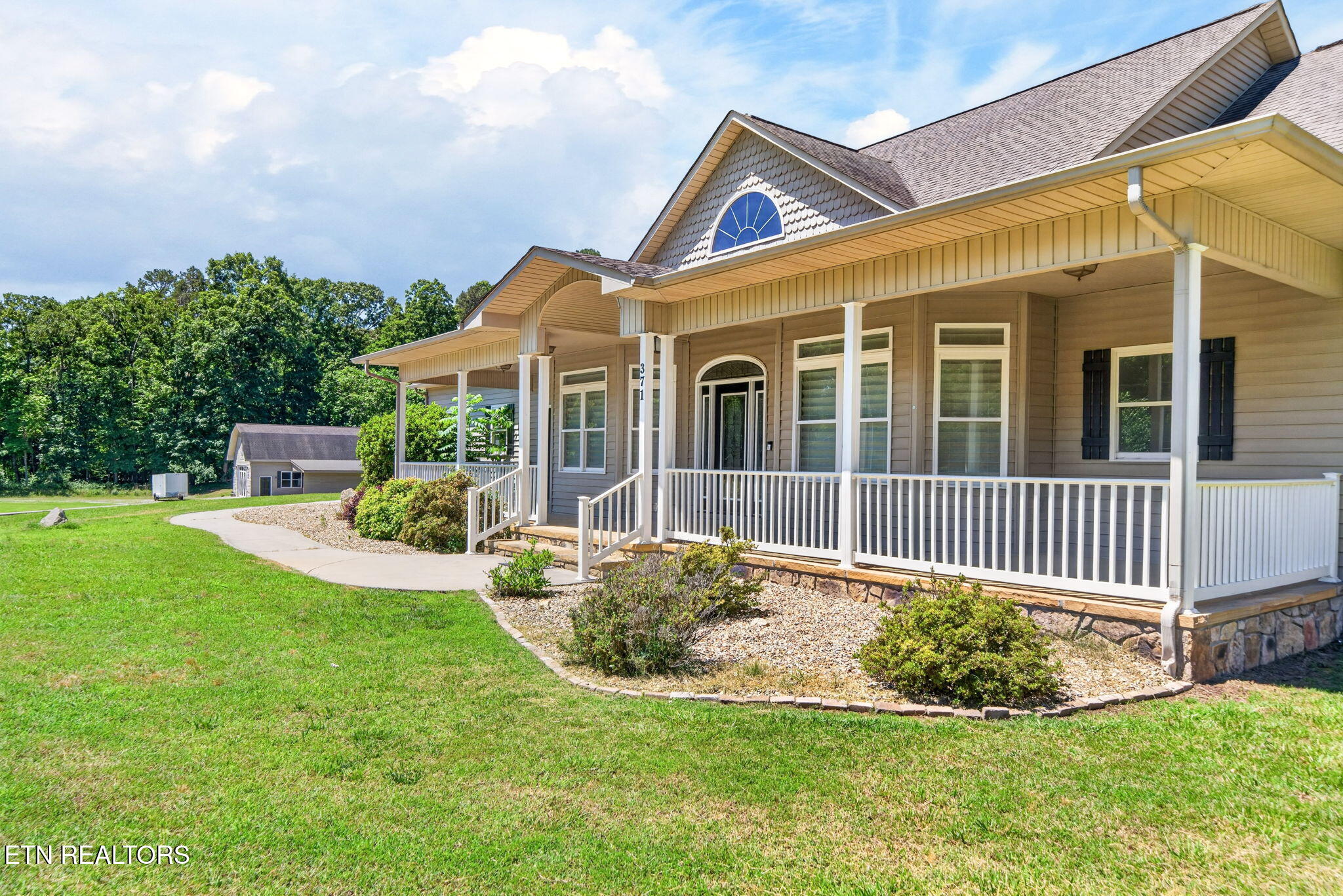 371 Pin Oak Drive Rockwood TN 37854