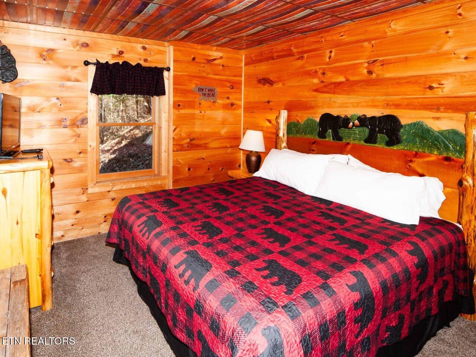711 Black Hawk Way Pigeon Forge TN 37863