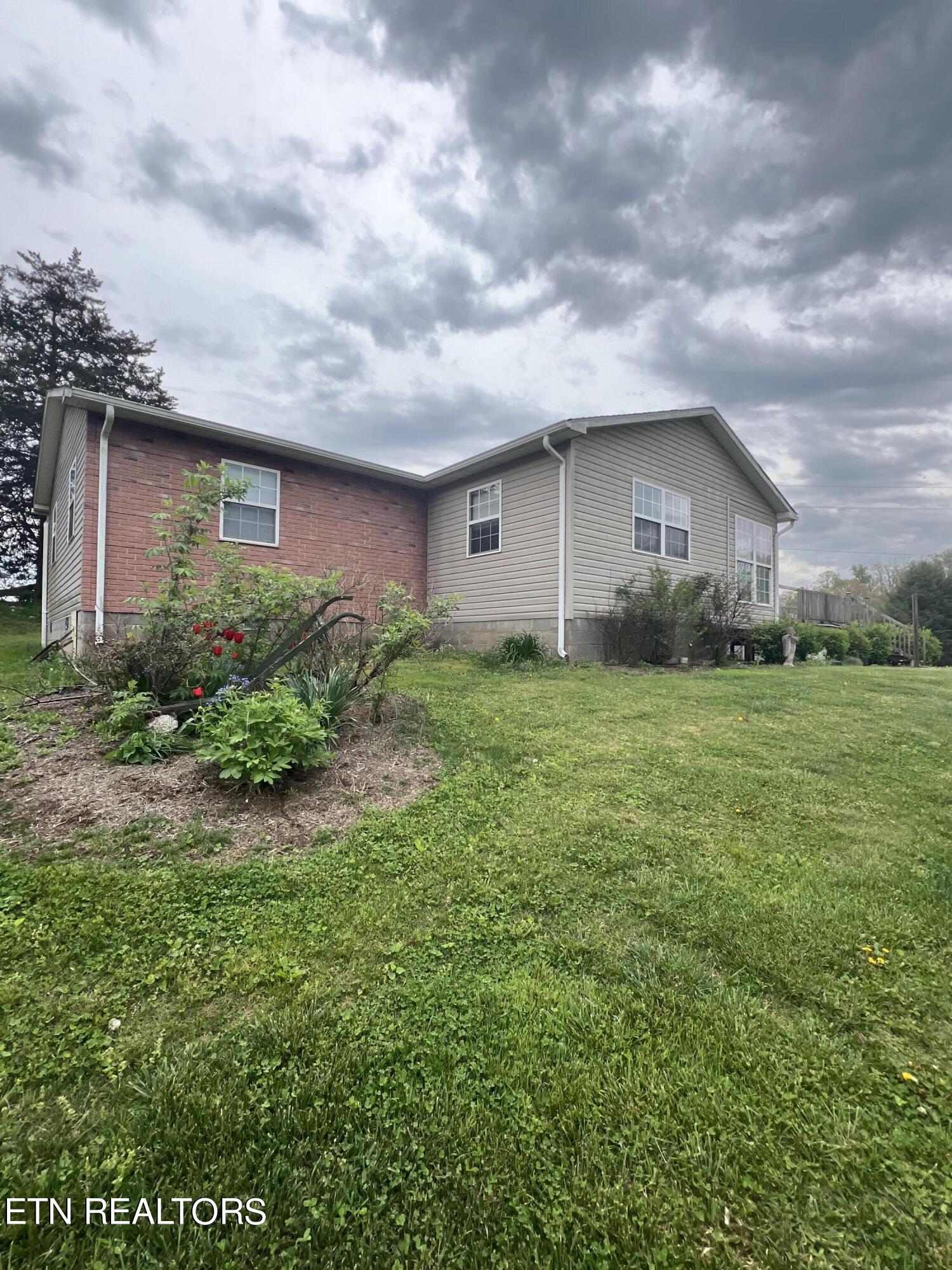 145 Temperance Lane Speedwell TN 37870
