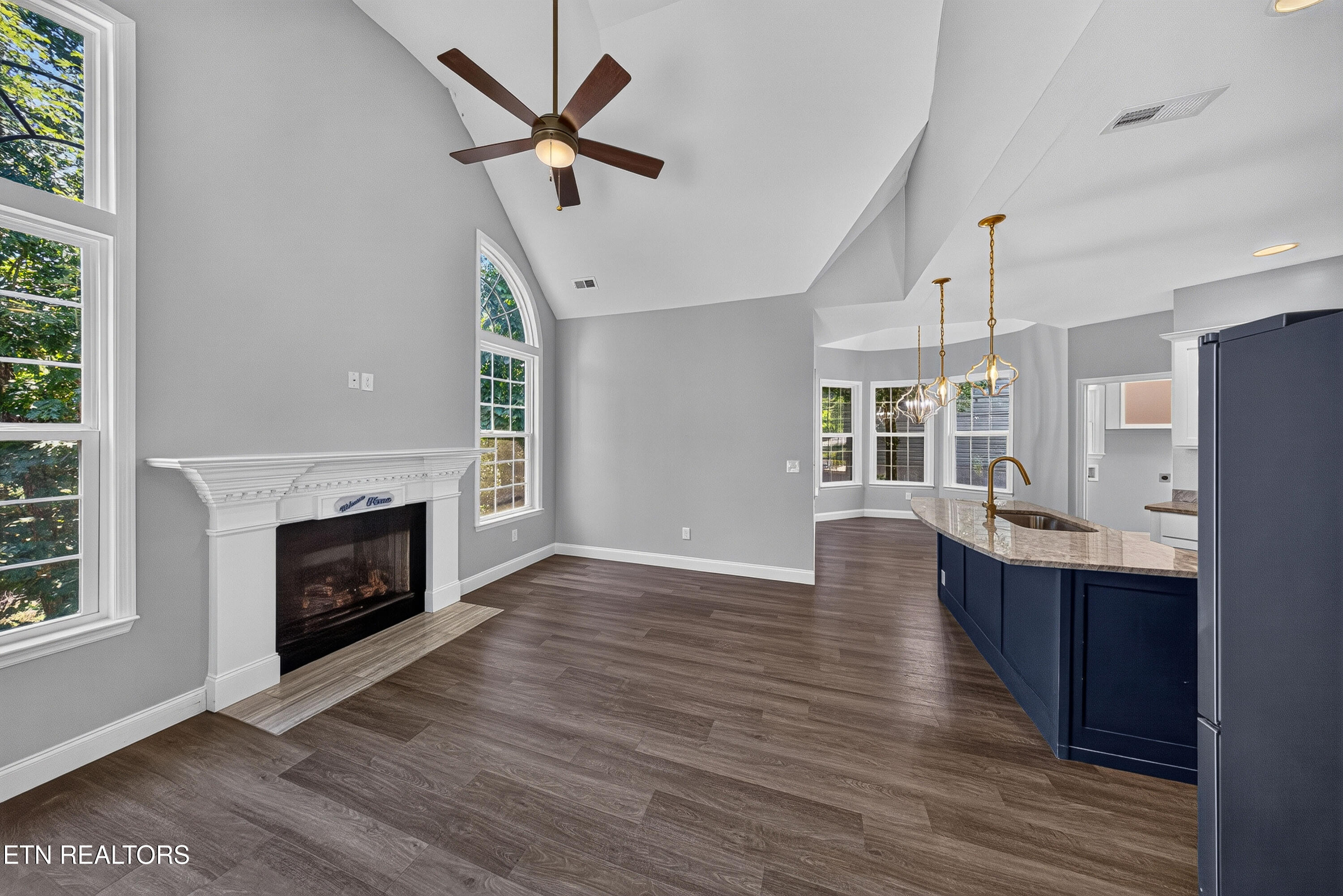 1084 Hillside Lane Lenoir City TN 37771