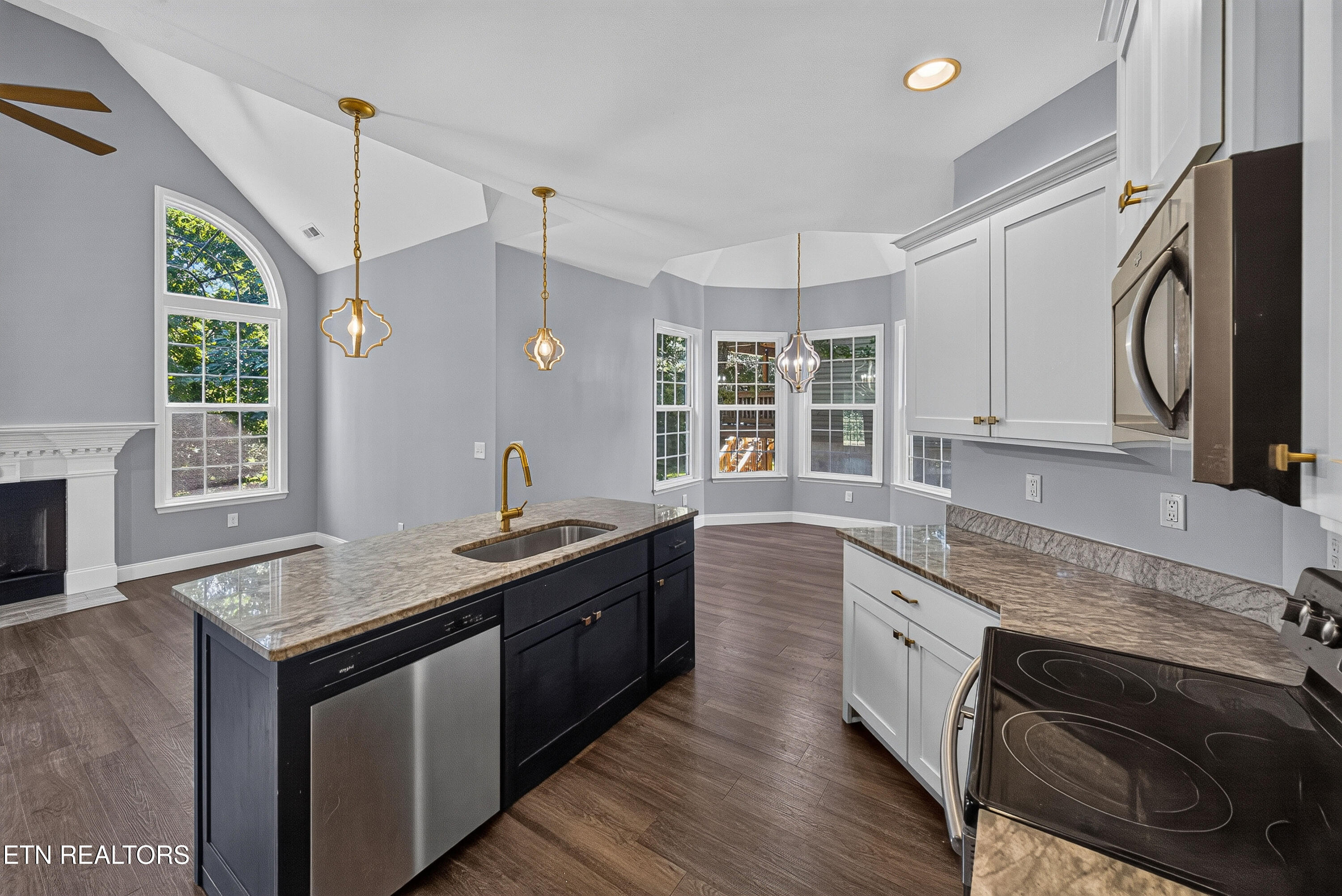 1084 Hillside Lane Lenoir City TN 37771
