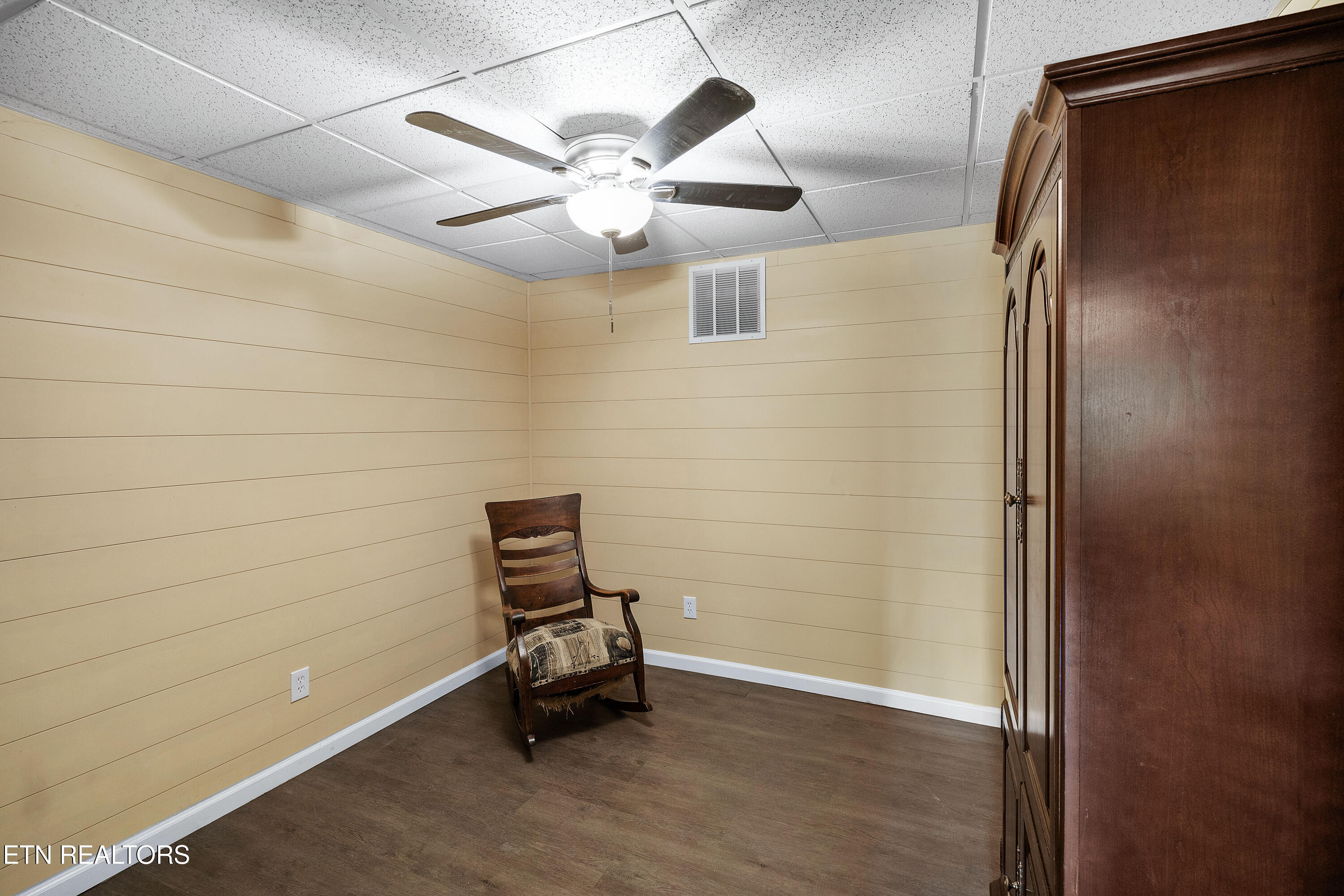 1084 Hillside Lane Lenoir City TN 37771