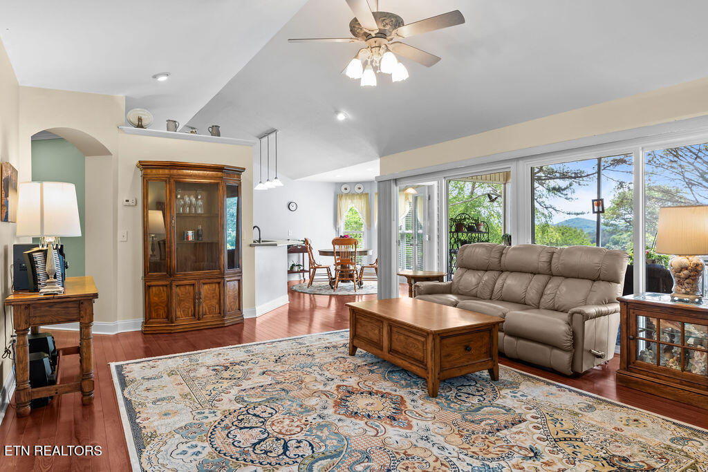 176 Amohi Way Loudon TN 37774