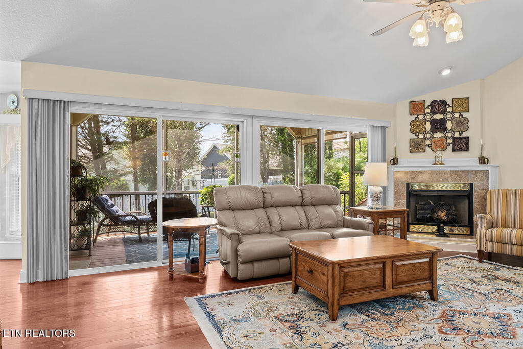 176 Amohi Way Loudon TN 37774
