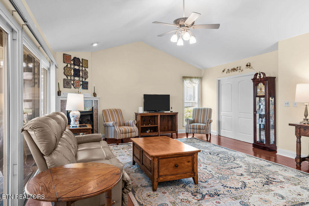 176 Amohi Way Loudon TN 37774