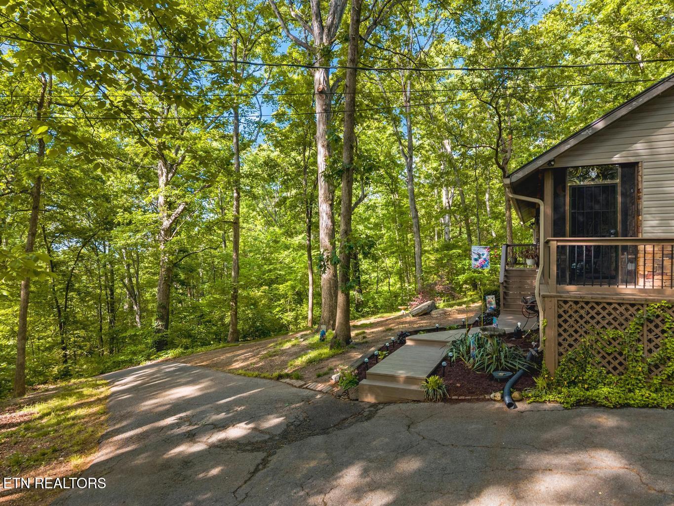 928 E Cross Road Dandridge TN 37725