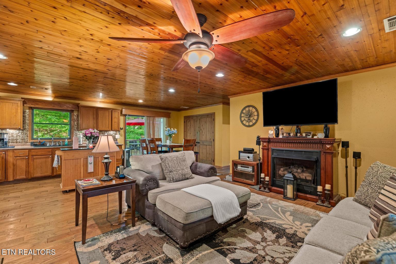 928 E Cross Road Dandridge TN 37725