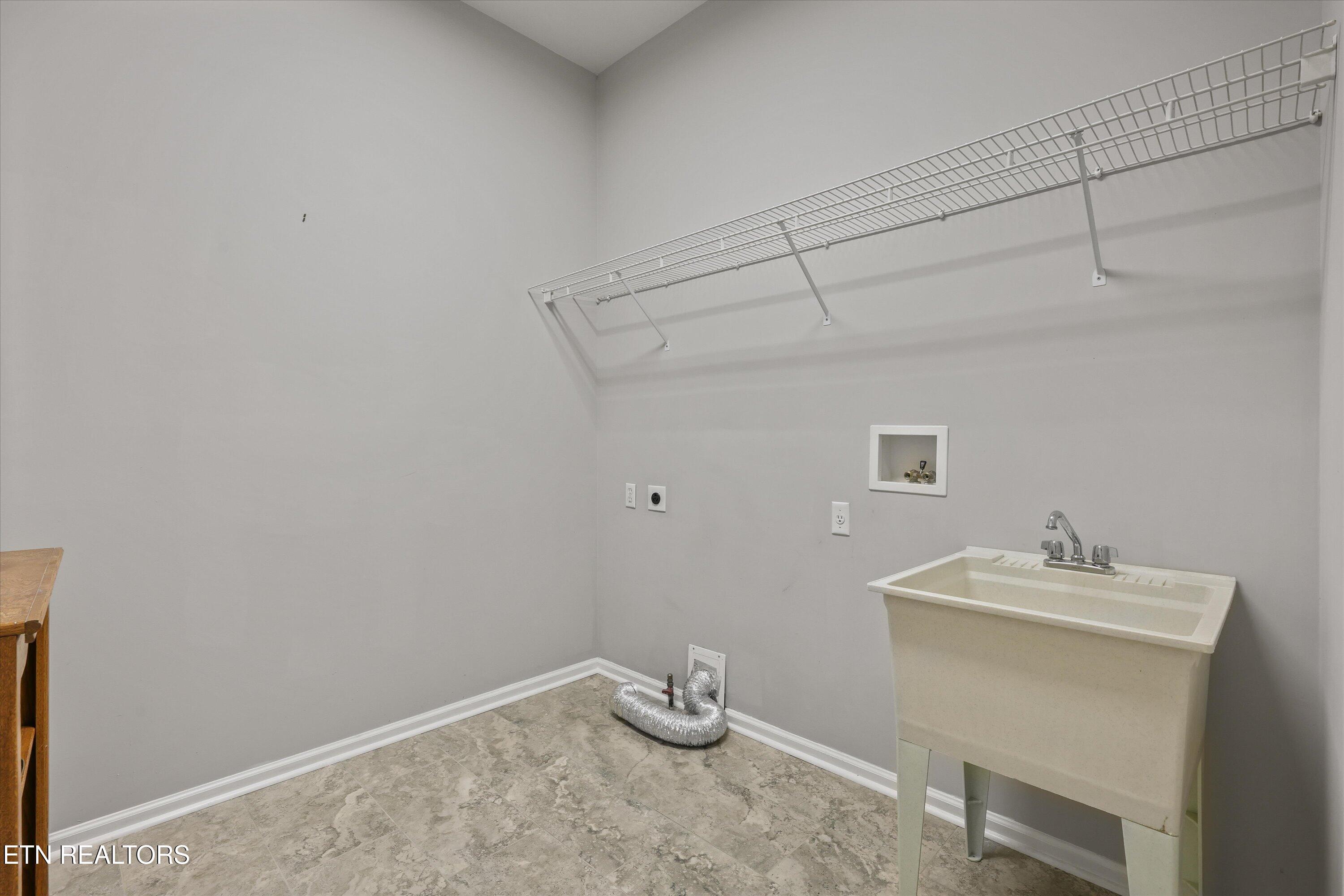 3962 Logans Landing Circle Louisville TN 37777