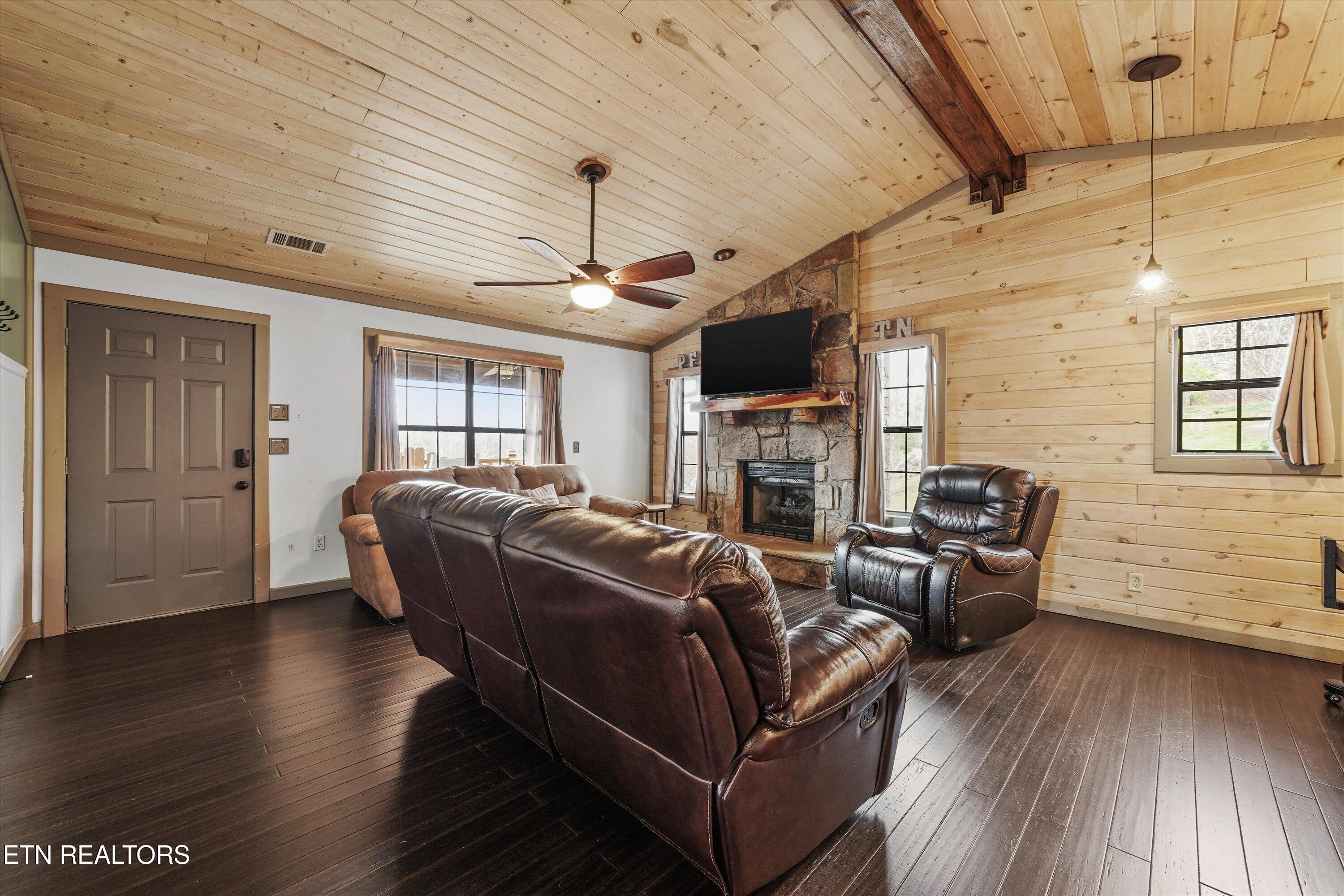 831 Lloyd Huskey Road Pigeon Forge TN 37863