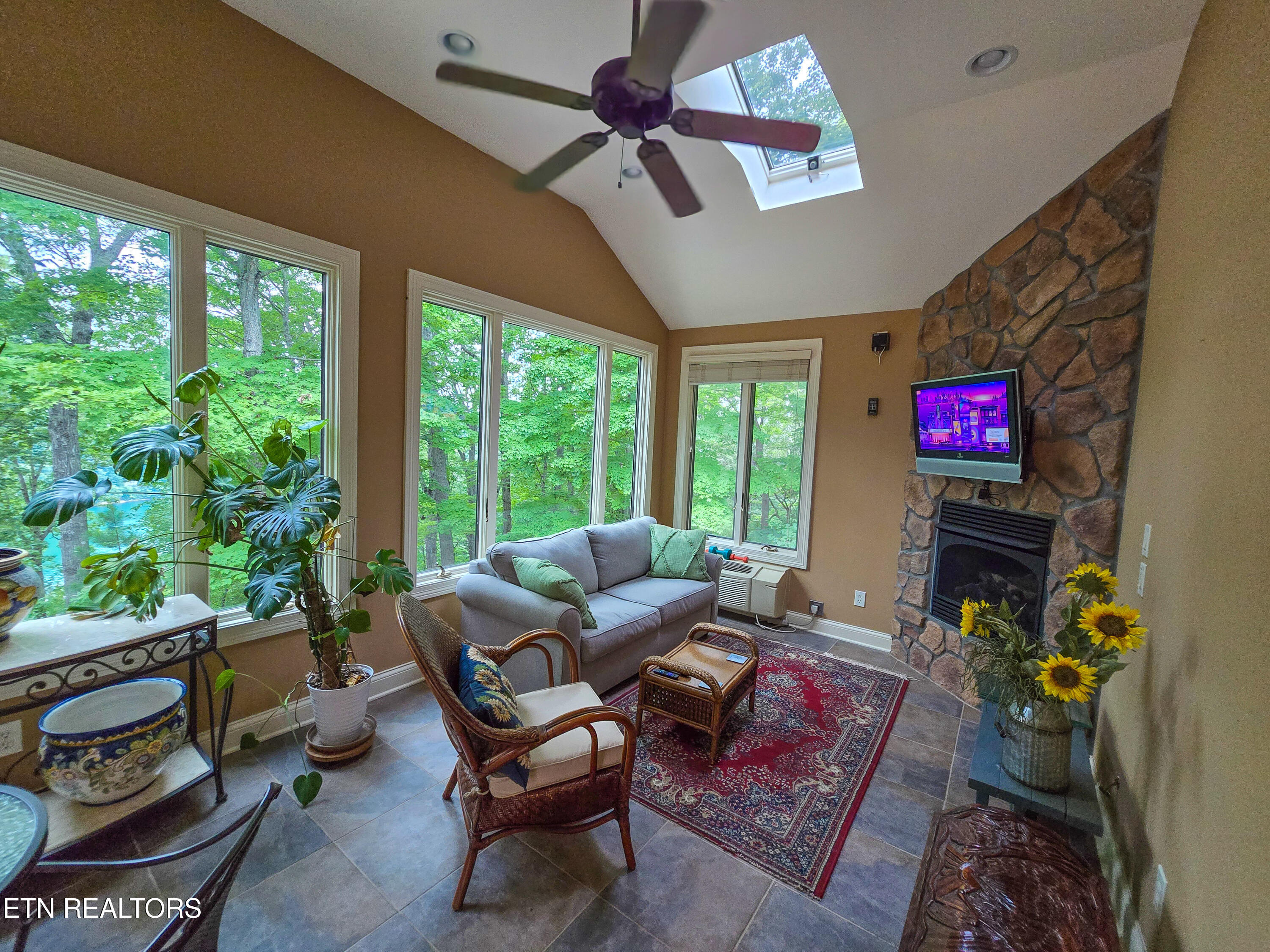 337 Fox Ridge Lane Caryville TN 37714