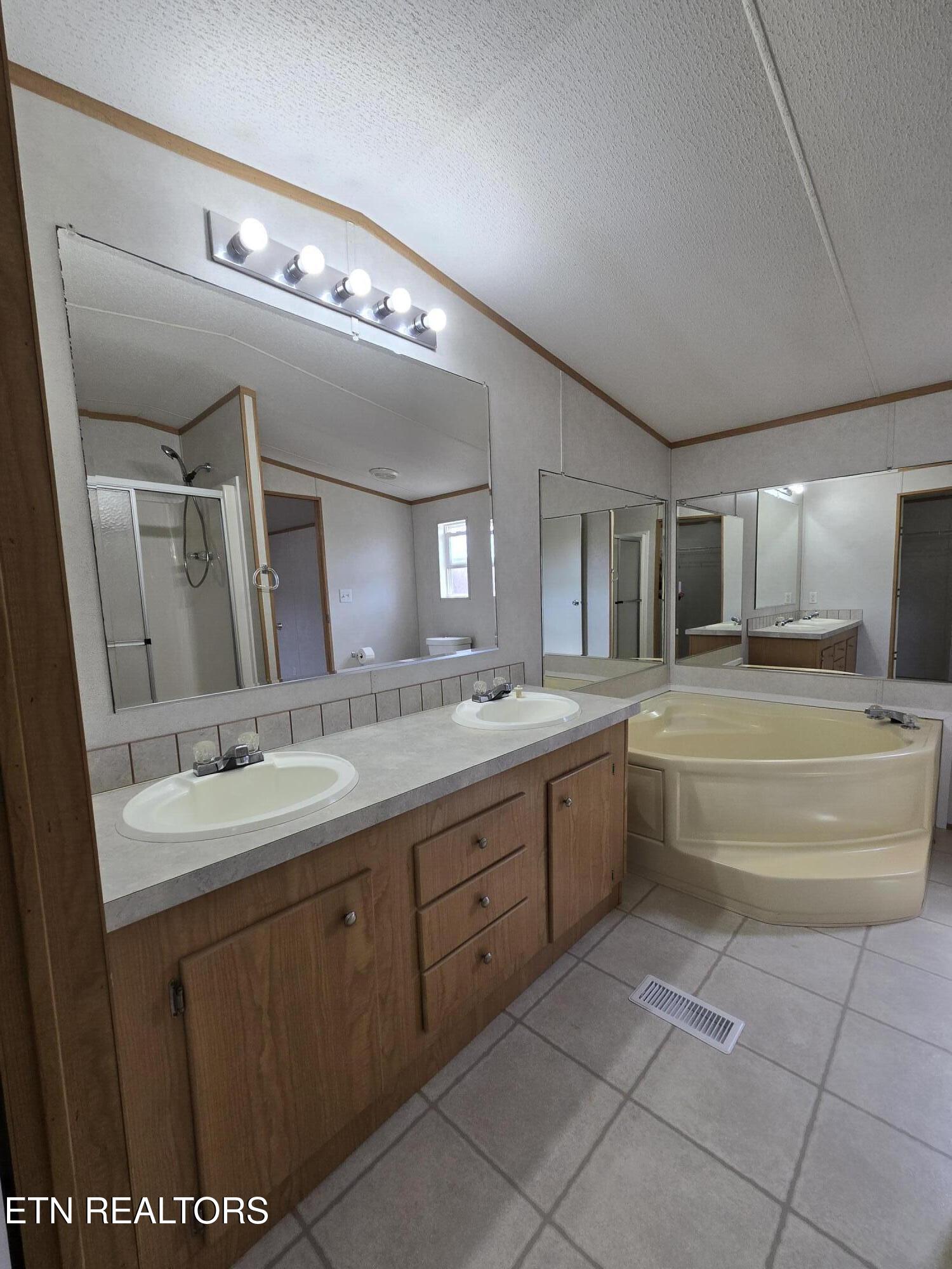 141 Reuben Lane Wartburg TN 37887