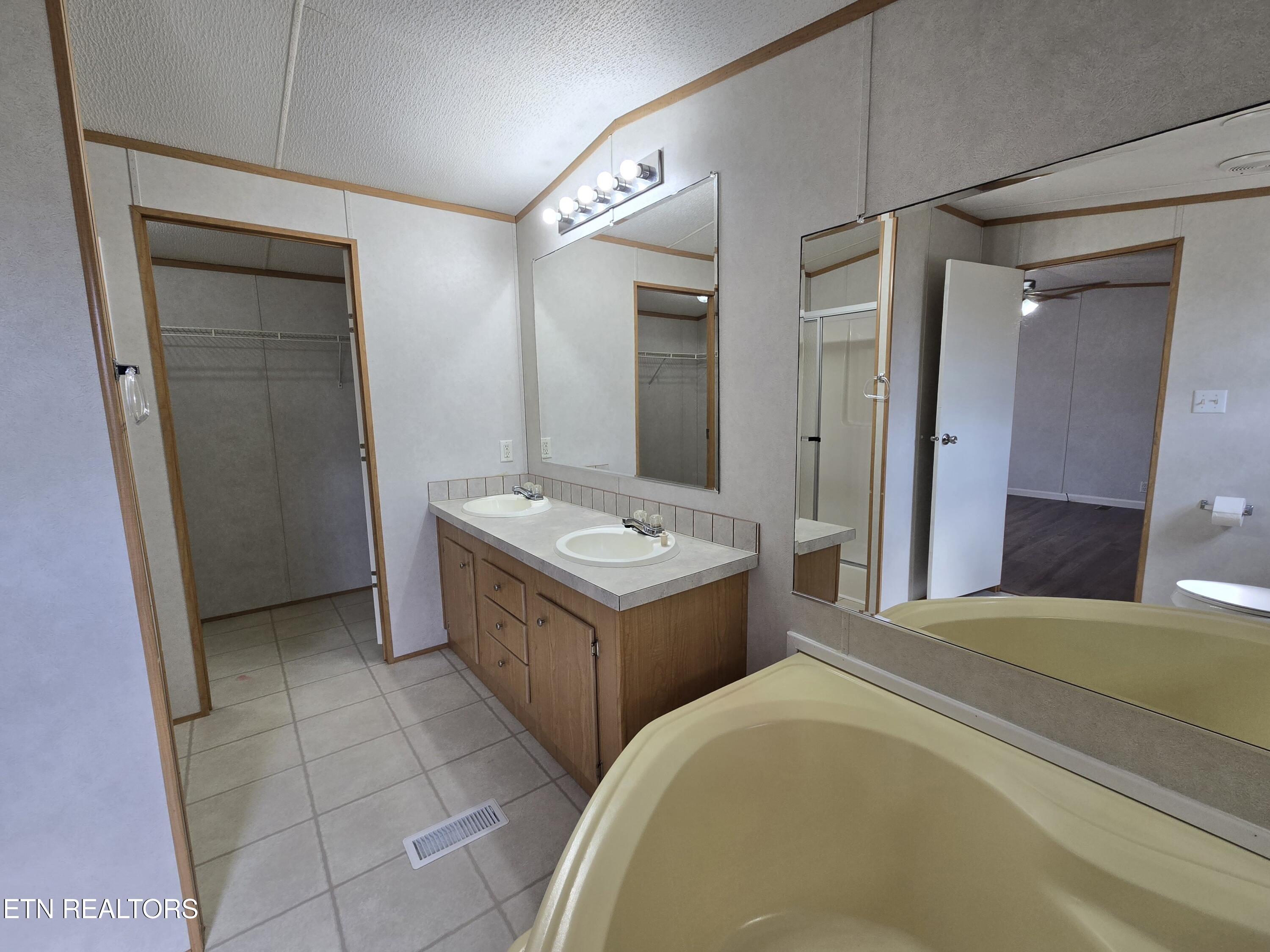 141 Reuben Lane Wartburg TN 37887
