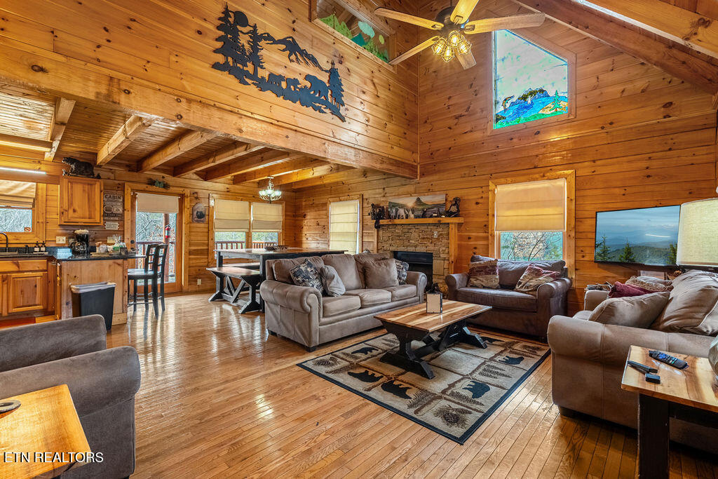 3306 Kestrel Way Pigeon Forge TN 37863