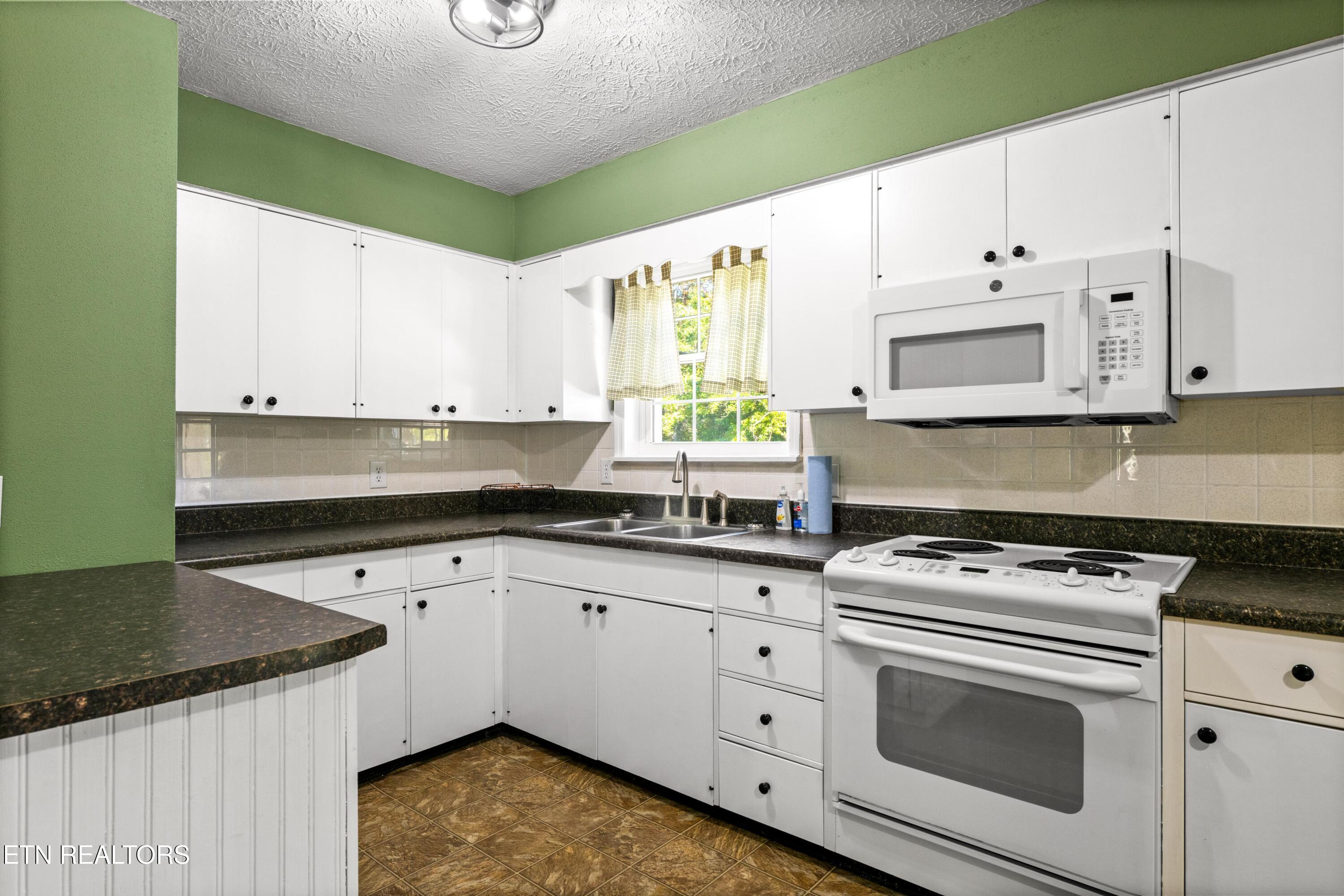 130 Pike Lane Caryville TN 37714