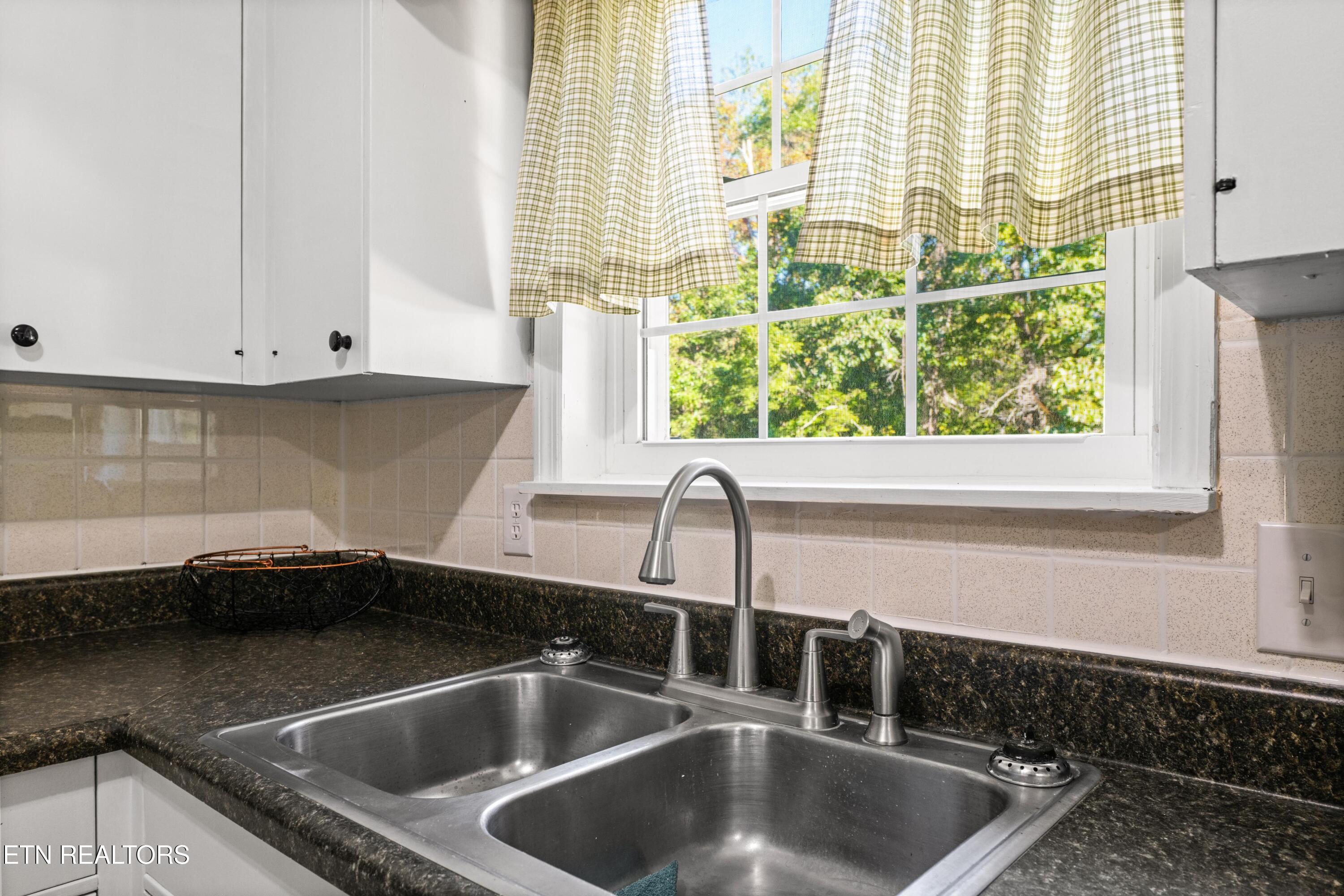 130 Pike Lane Caryville TN 37714