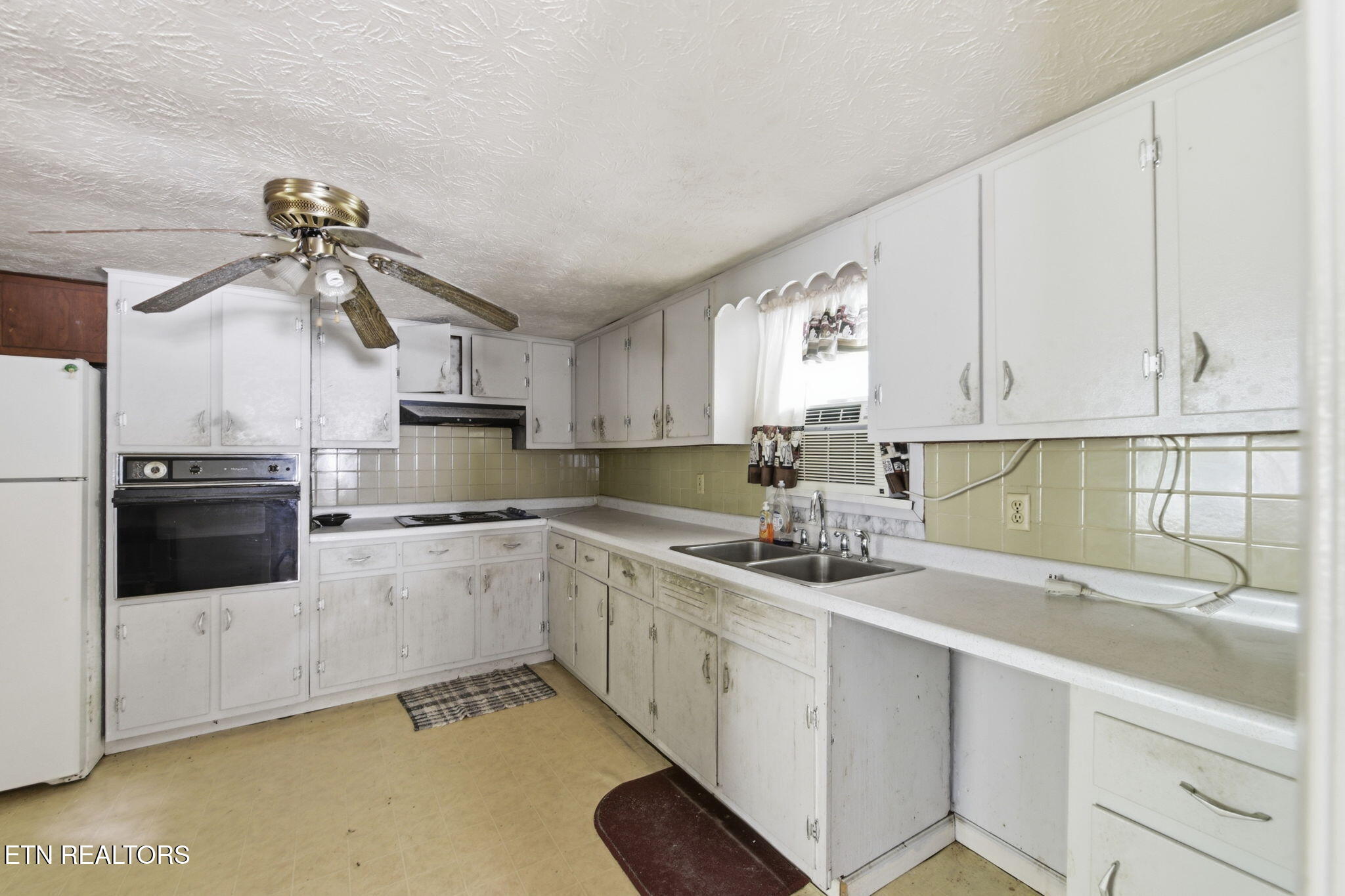 243 Smith Road Clinton TN 37716