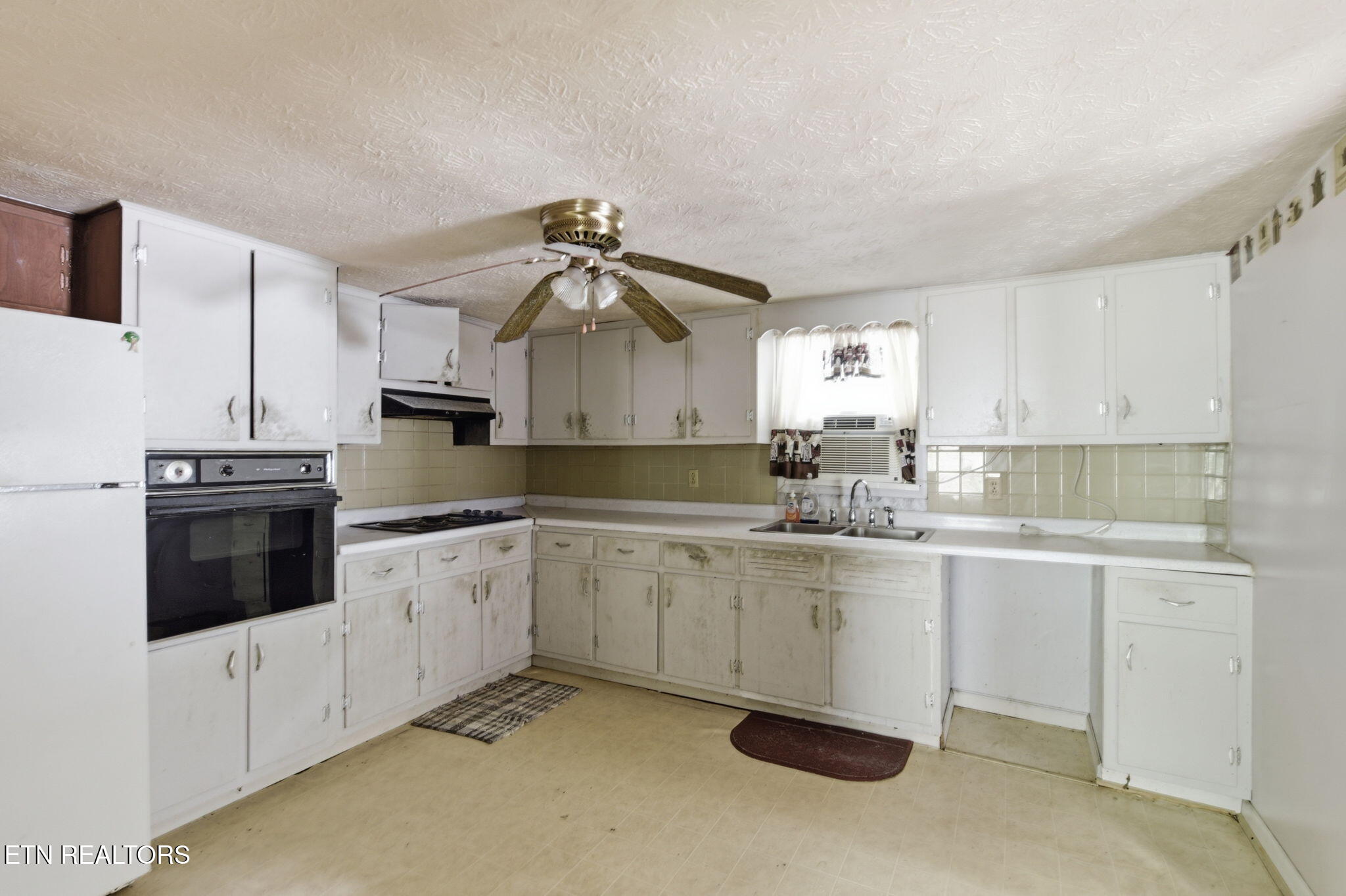 243 Smith Road Clinton TN 37716