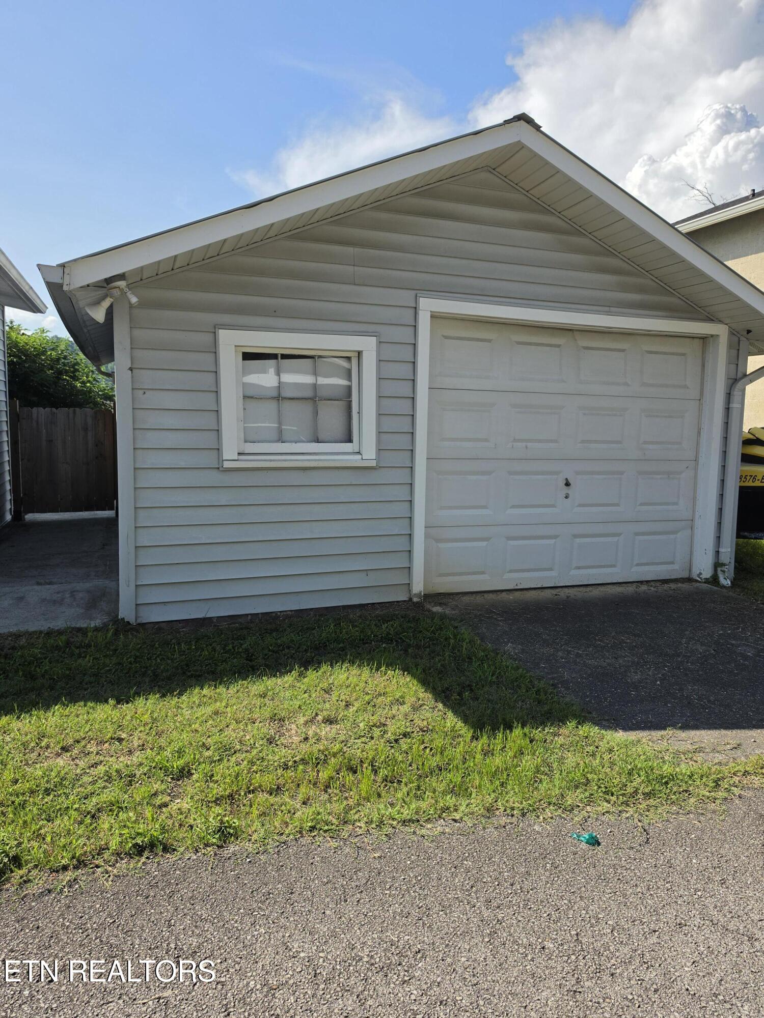 702 Clinton Street Harriman TN 37748