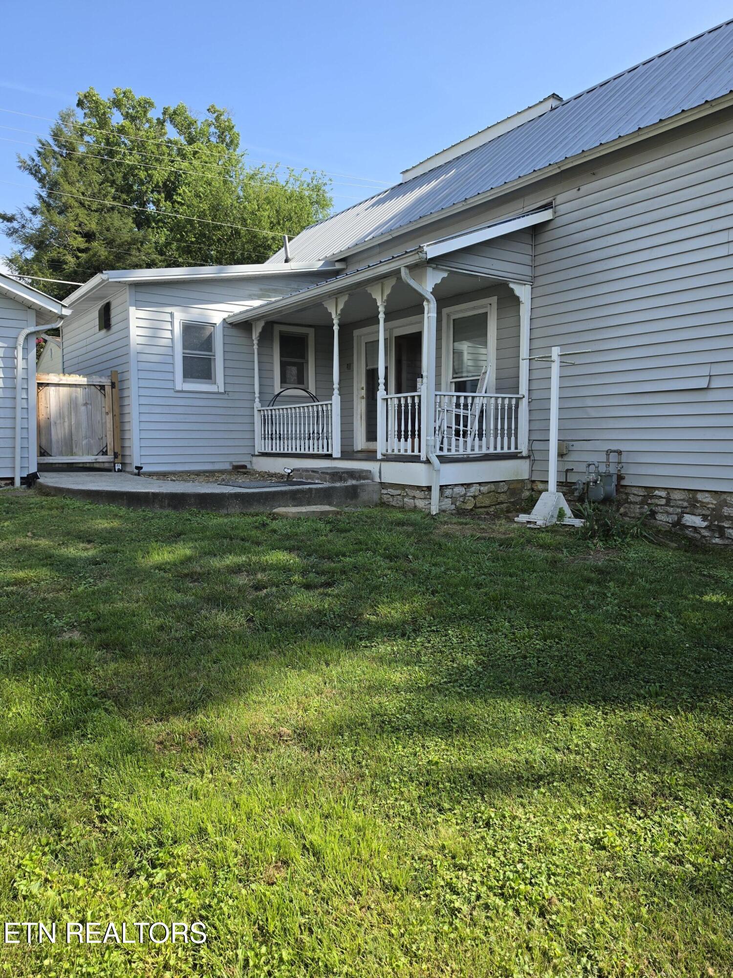 702 Clinton Street Harriman TN 37748