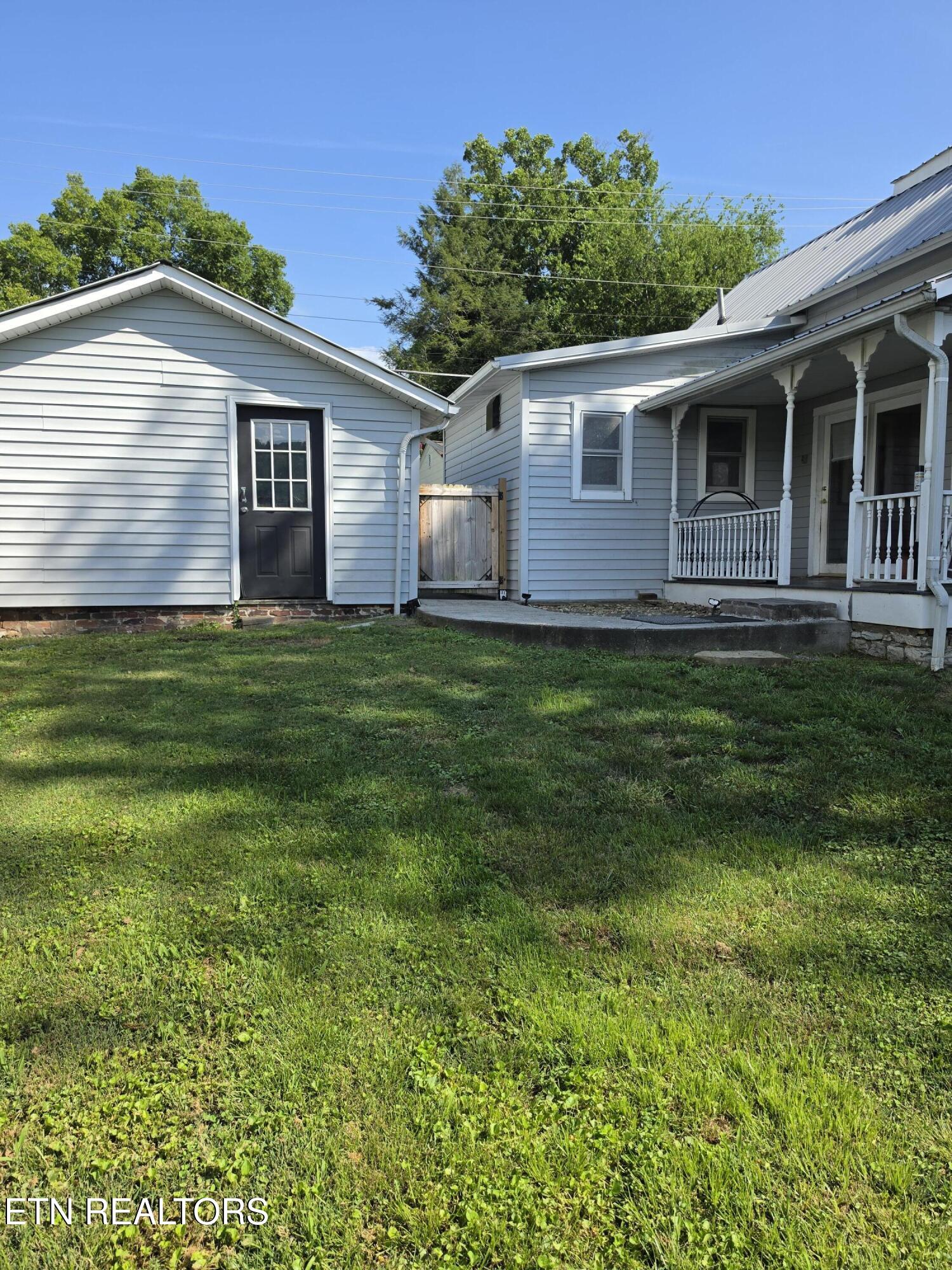 702 Clinton Street Harriman TN 37748