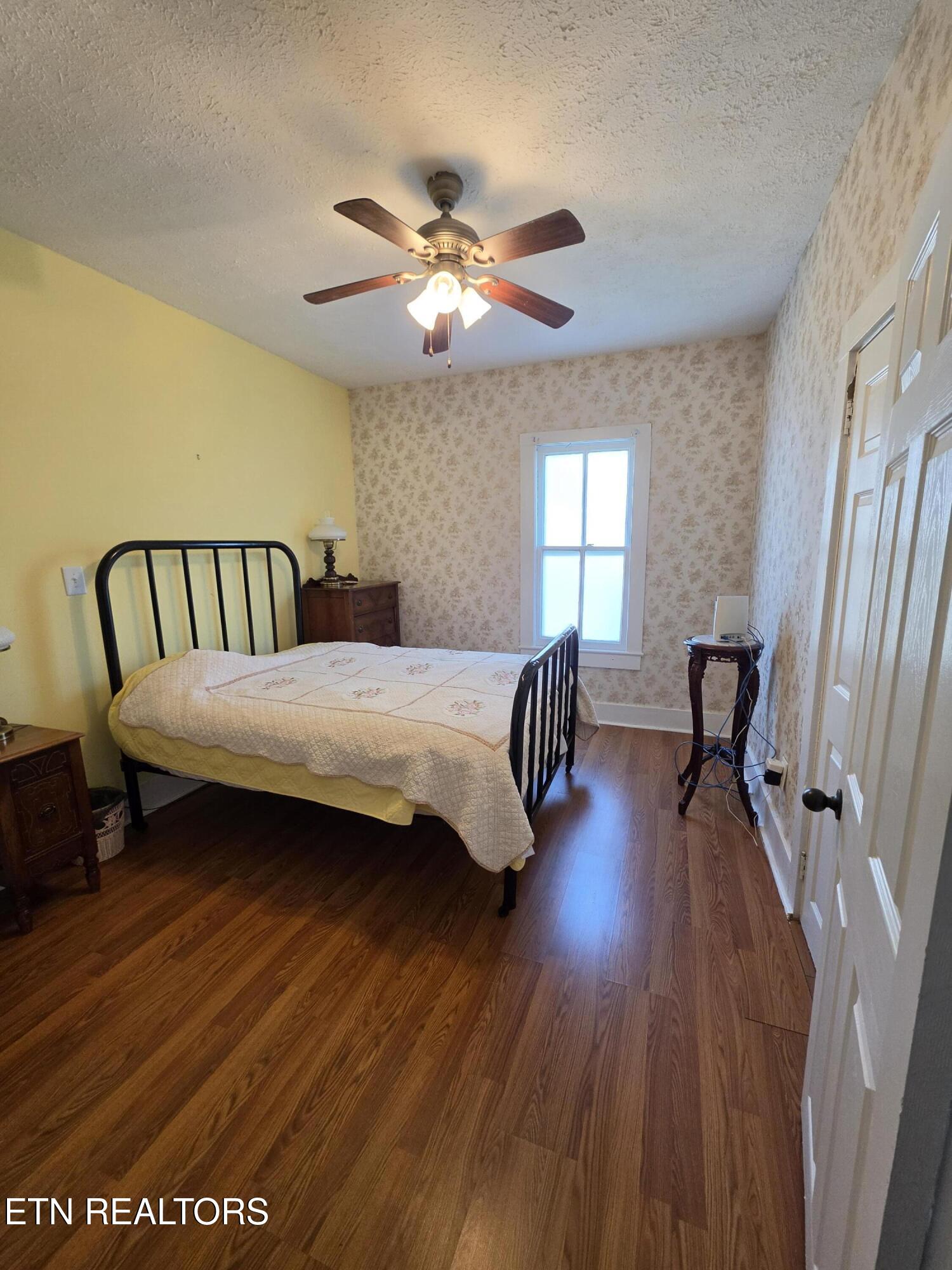 702 Clinton Street Harriman TN 37748