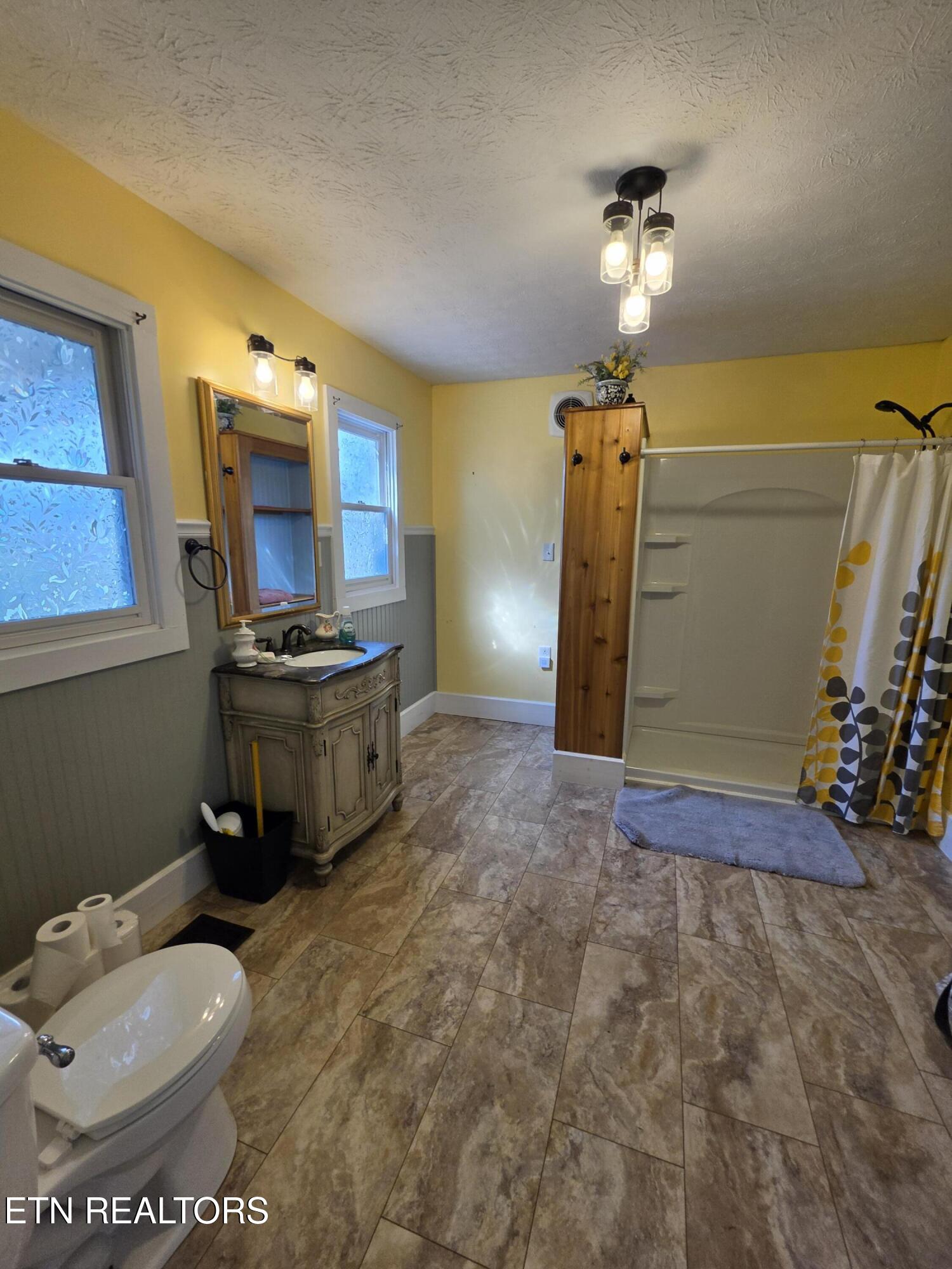 702 Clinton Street Harriman TN 37748