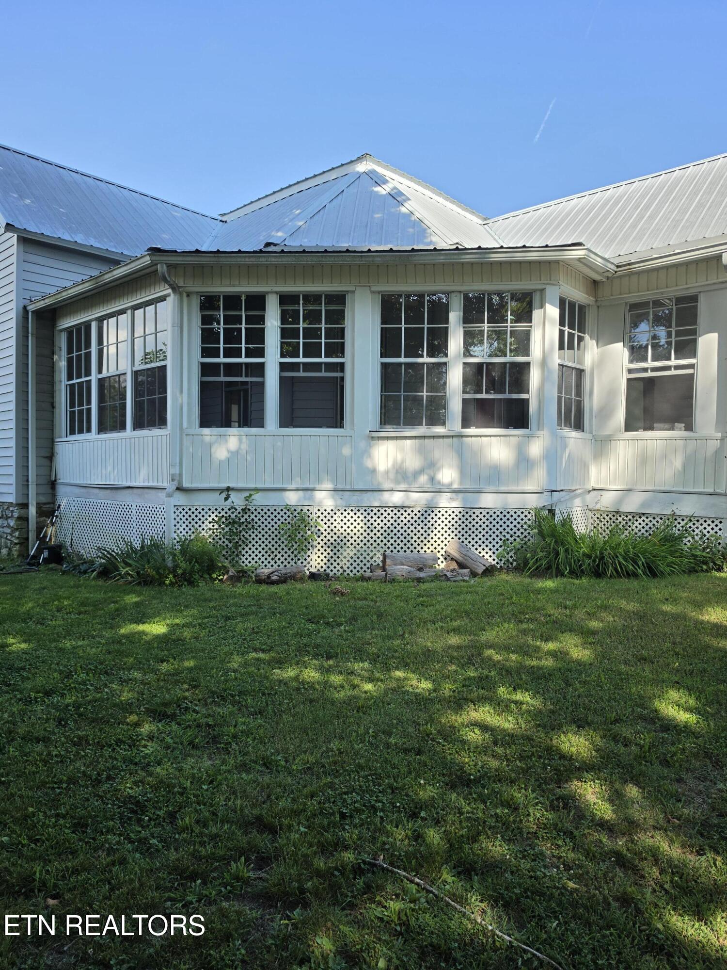 702 Clinton Street Harriman TN 37748