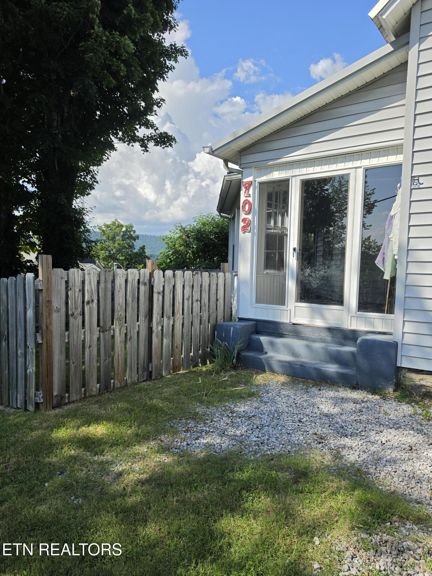702 Clinton Street Harriman TN 37748