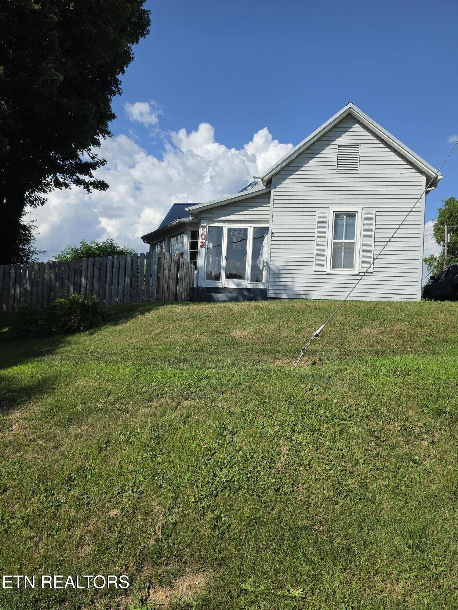 702 Clinton Street Harriman TN 37748