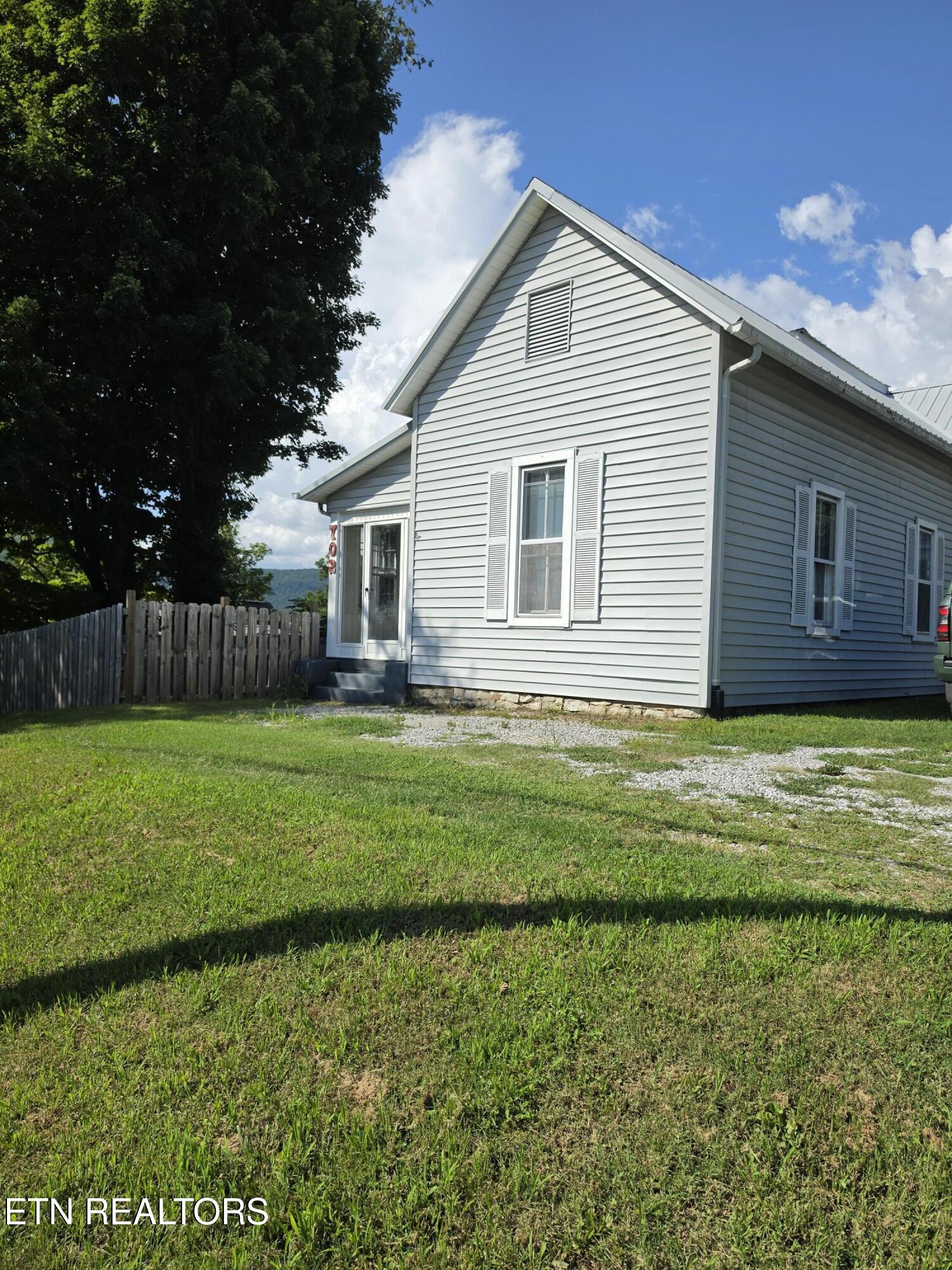 702 Clinton Street Harriman TN 37748