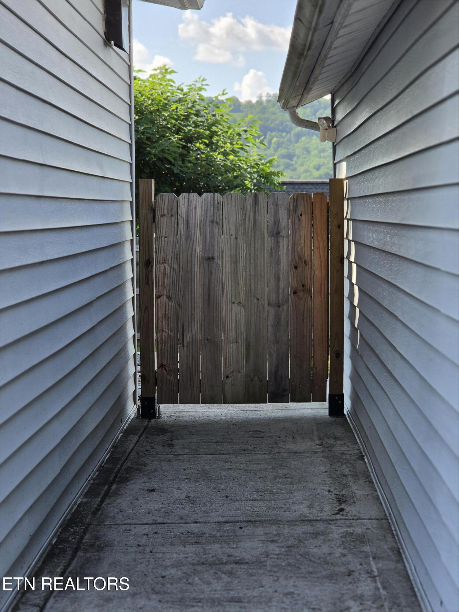 702 Clinton Street Harriman TN 37748