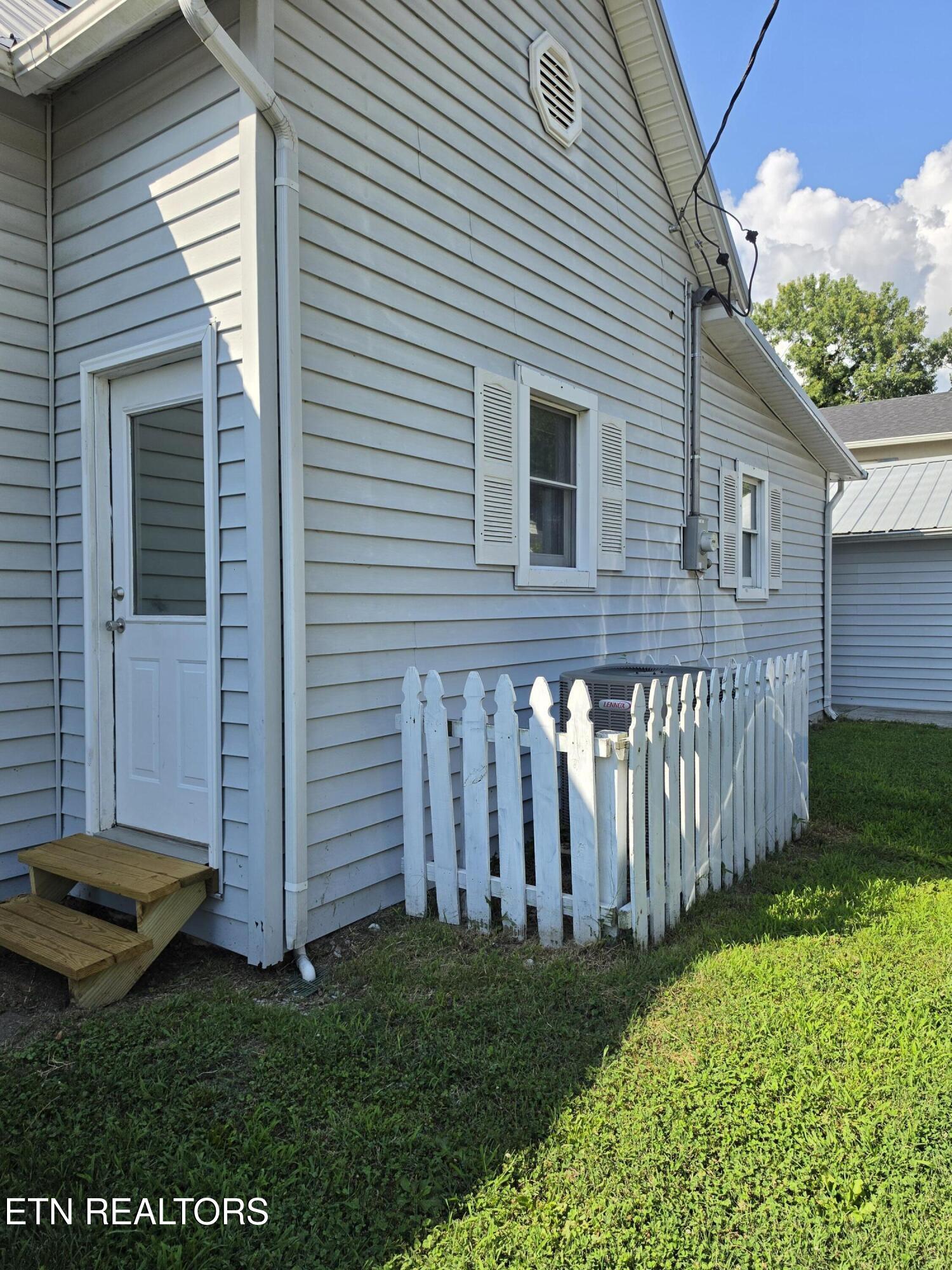 702 Clinton Street Harriman TN 37748