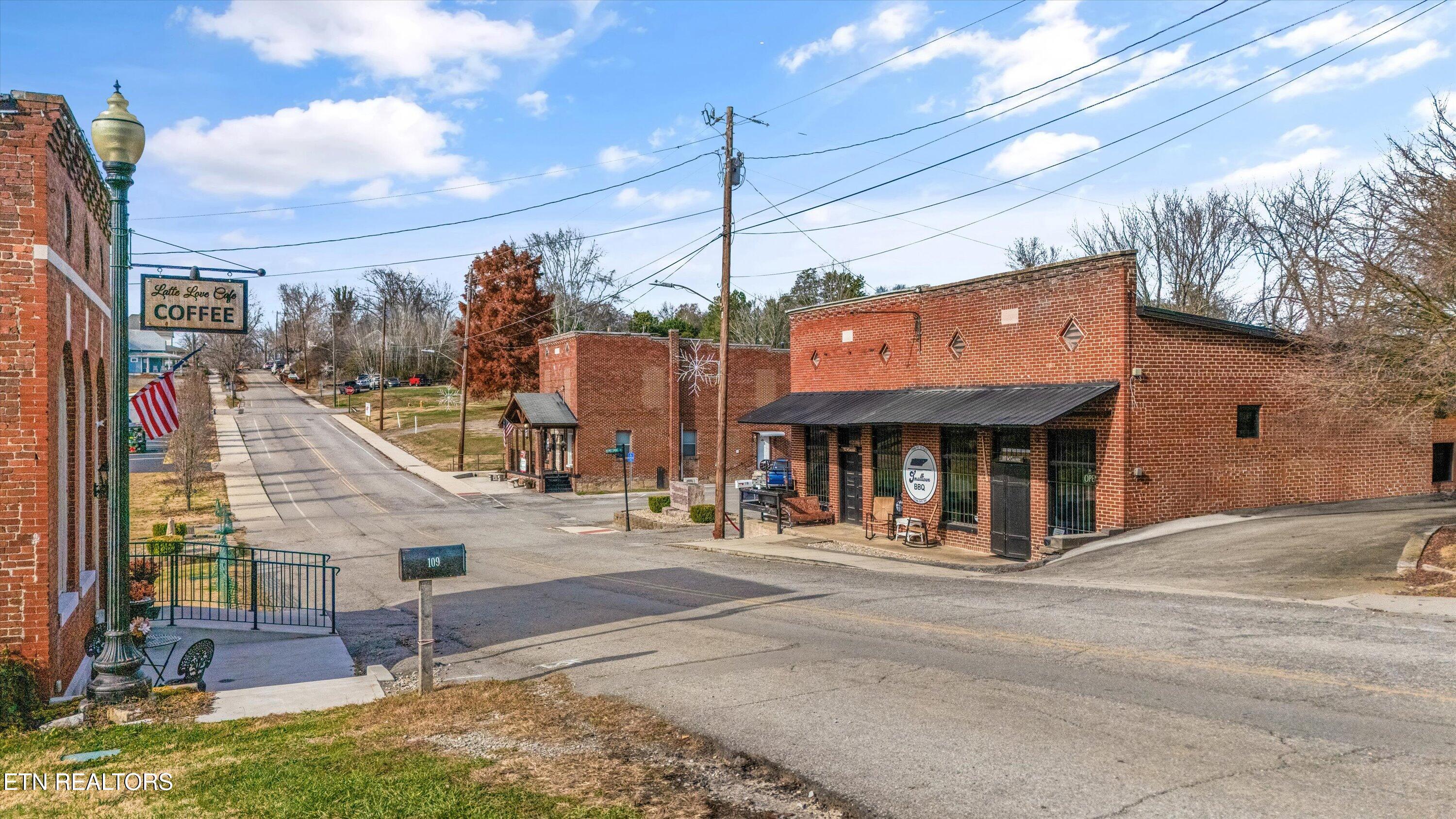 106 S Front Street Friendsville TN 37737