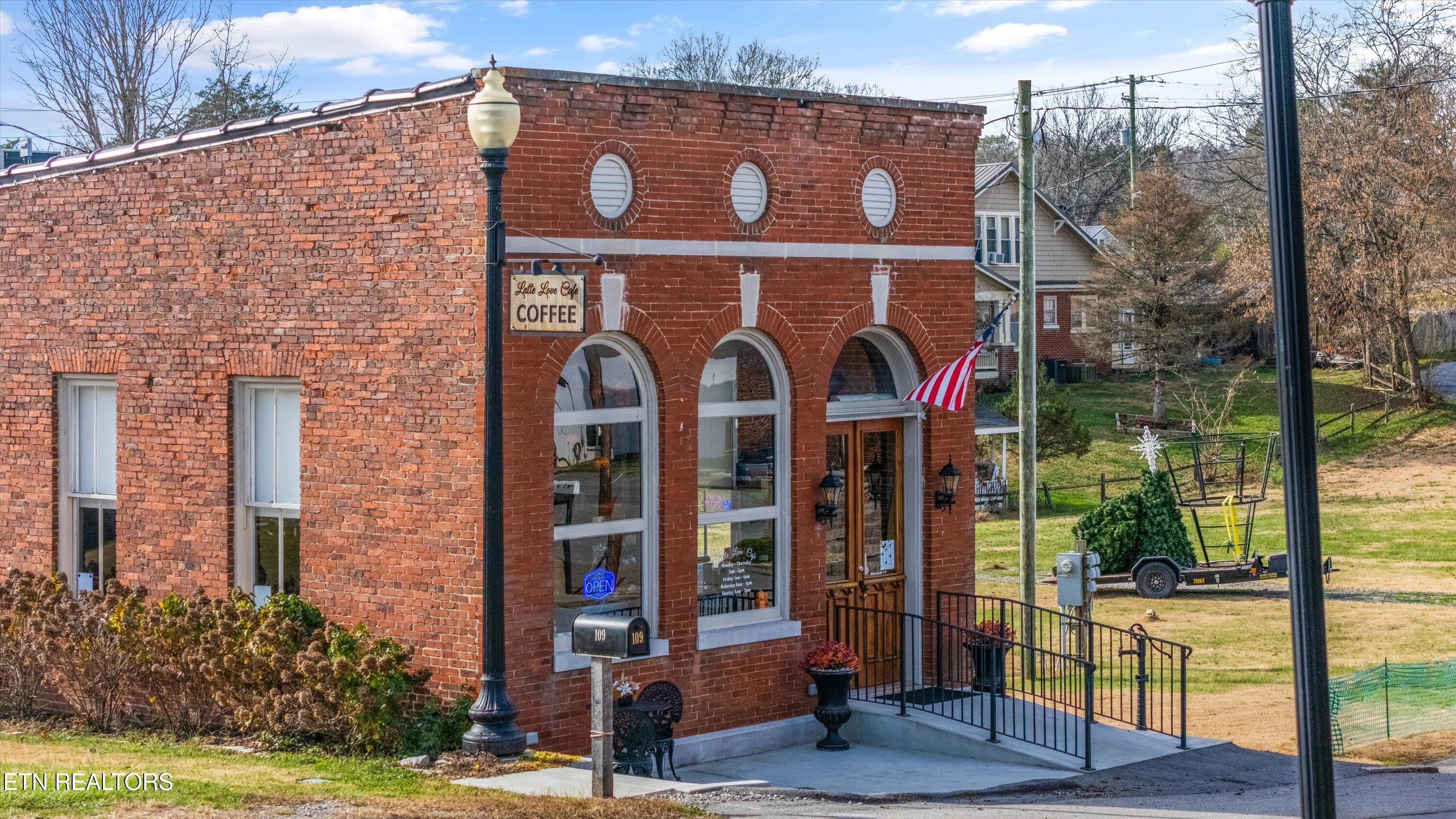 106 S Front Street Friendsville TN 37737