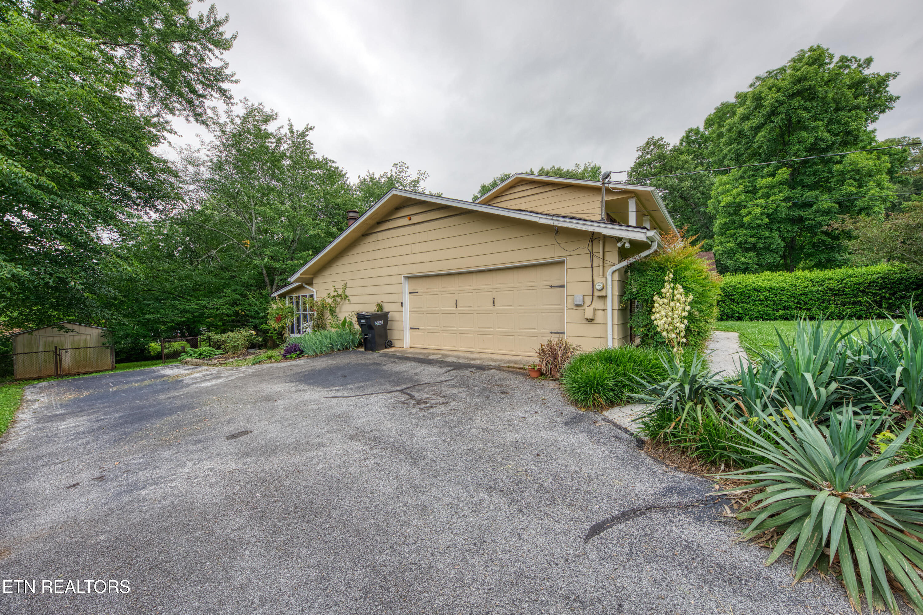 1805 Grenada Boulevard Knoxville TN 37922