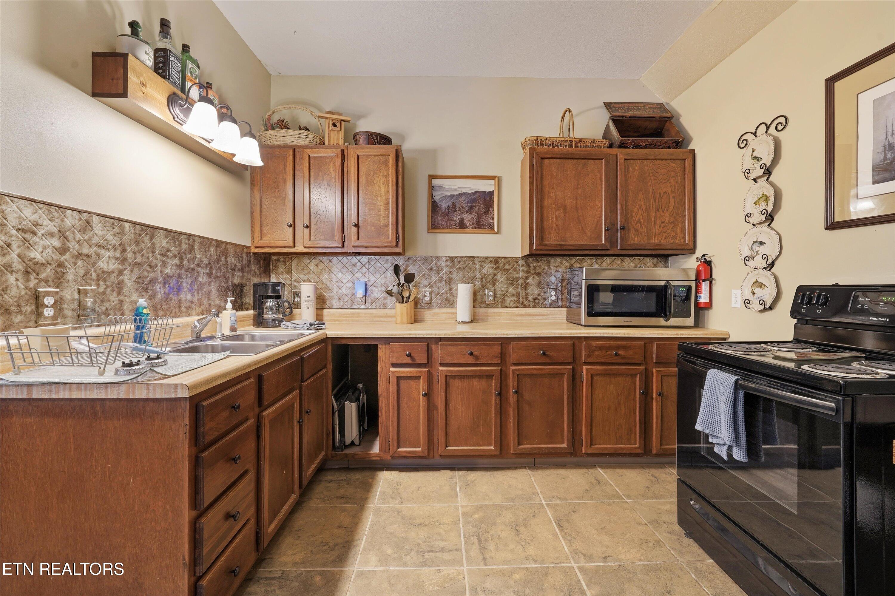 1525 Cove Lane Oliver Springs TN 37840
