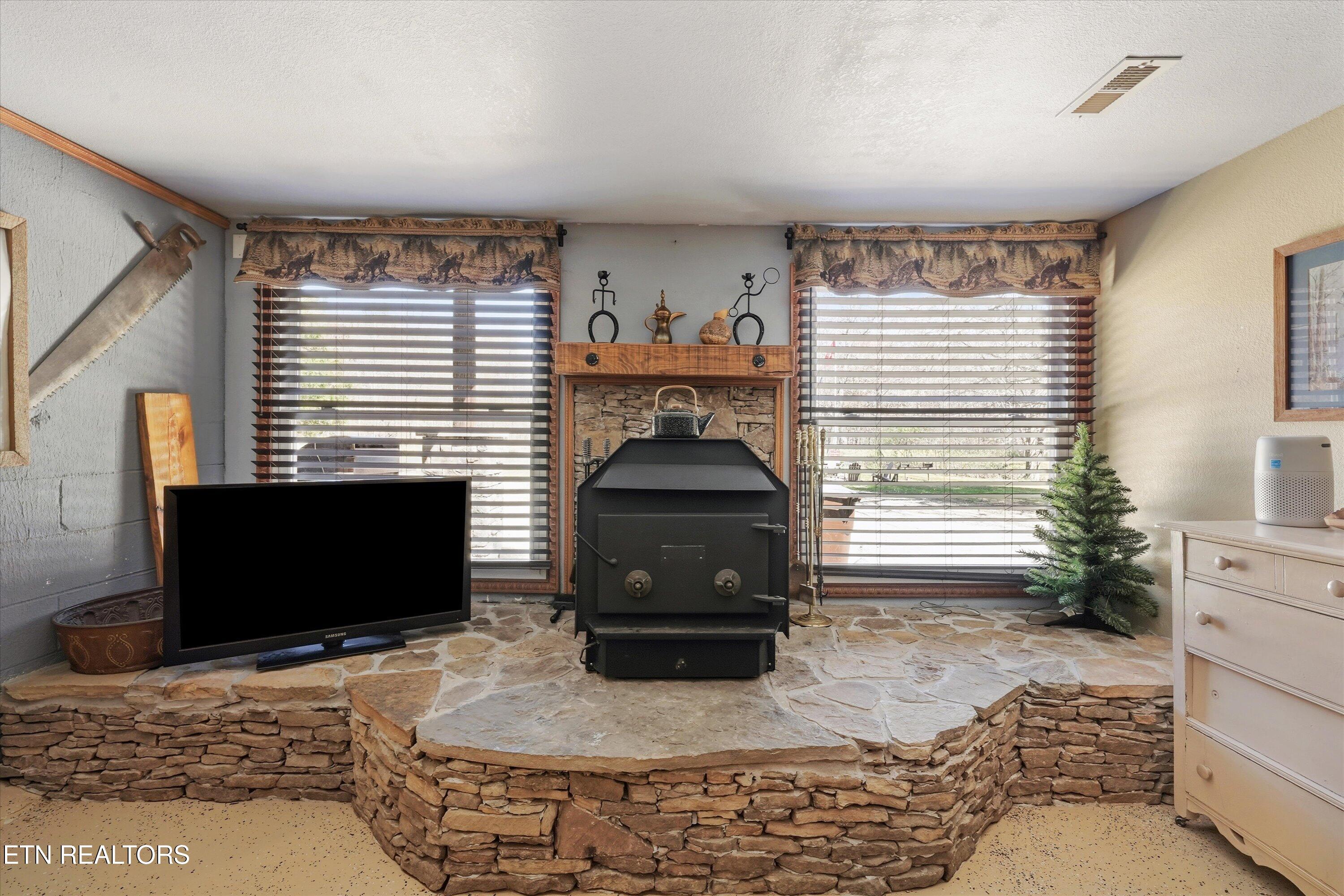 1525 Cove Lane Oliver Springs TN 37840