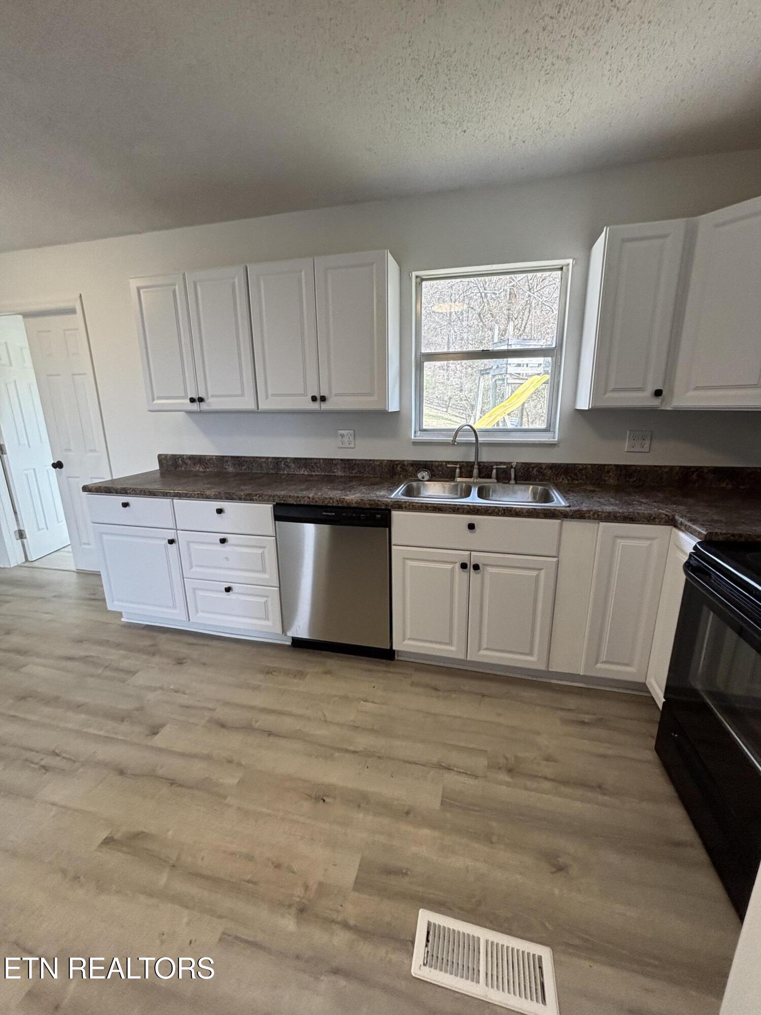 8634 Bud Hawkins Road Corryton TN 37721