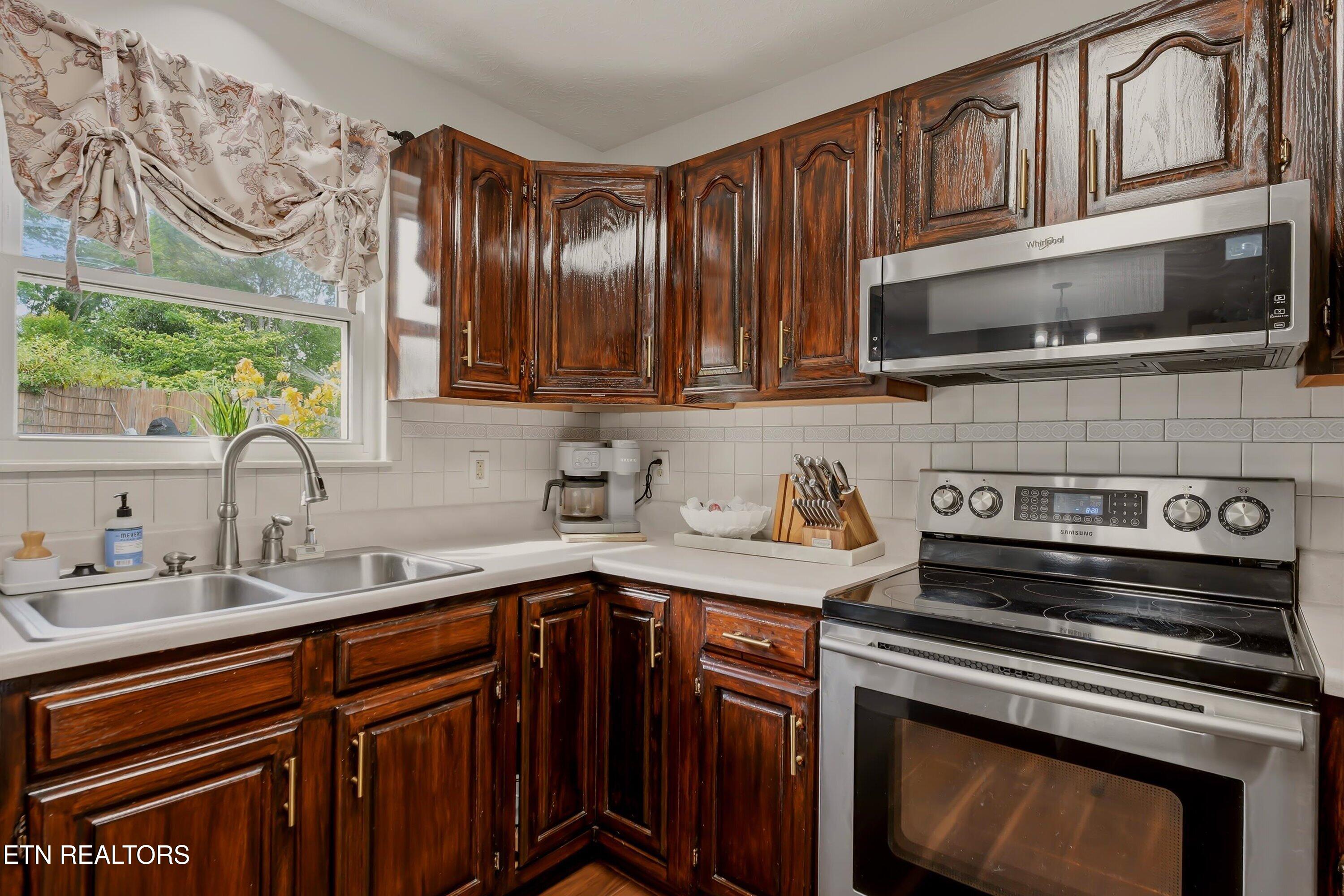 8220 Elm Hill Circle Knoxville TN 37919
