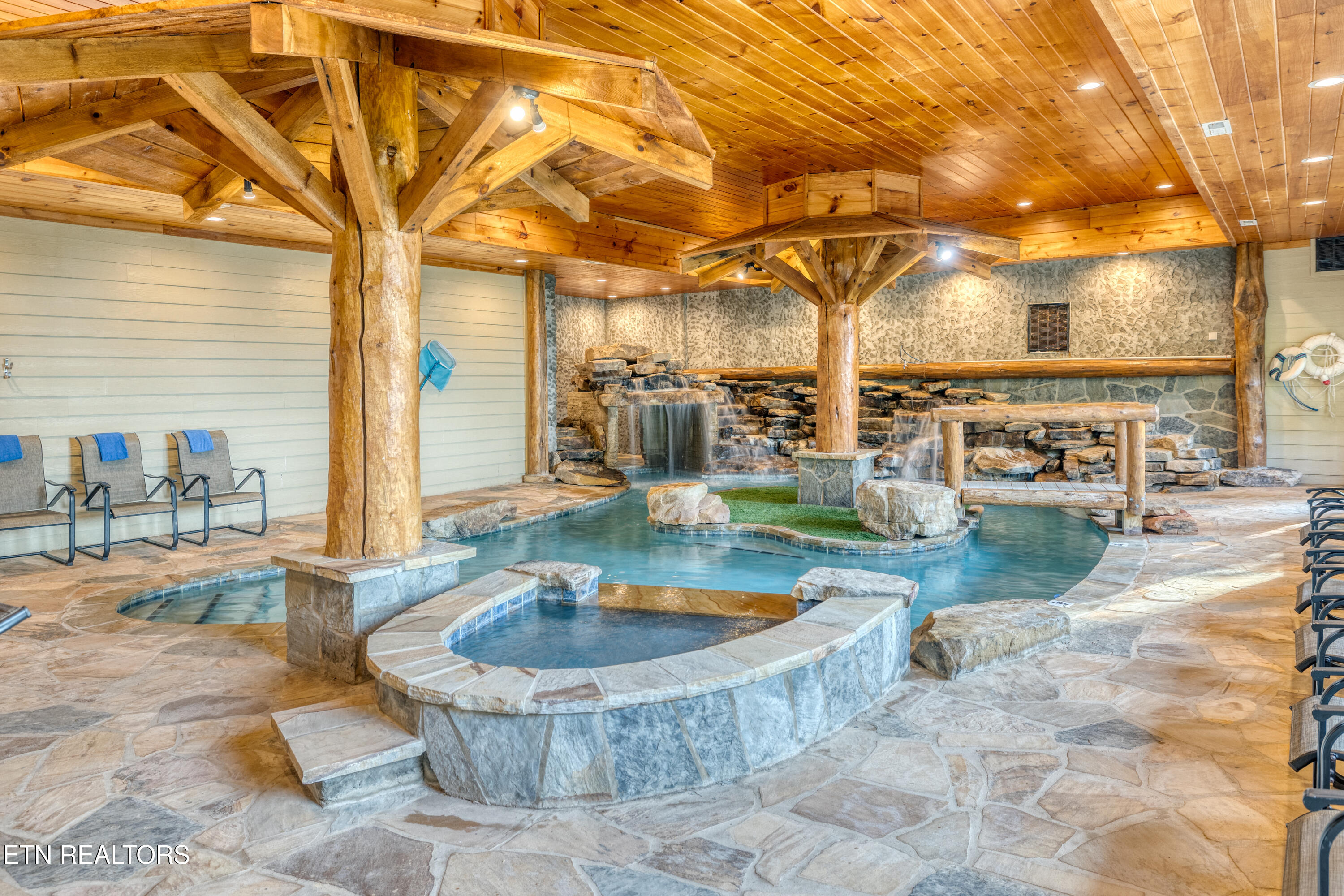 809 Pinecrest Way Sevierville TN 37862