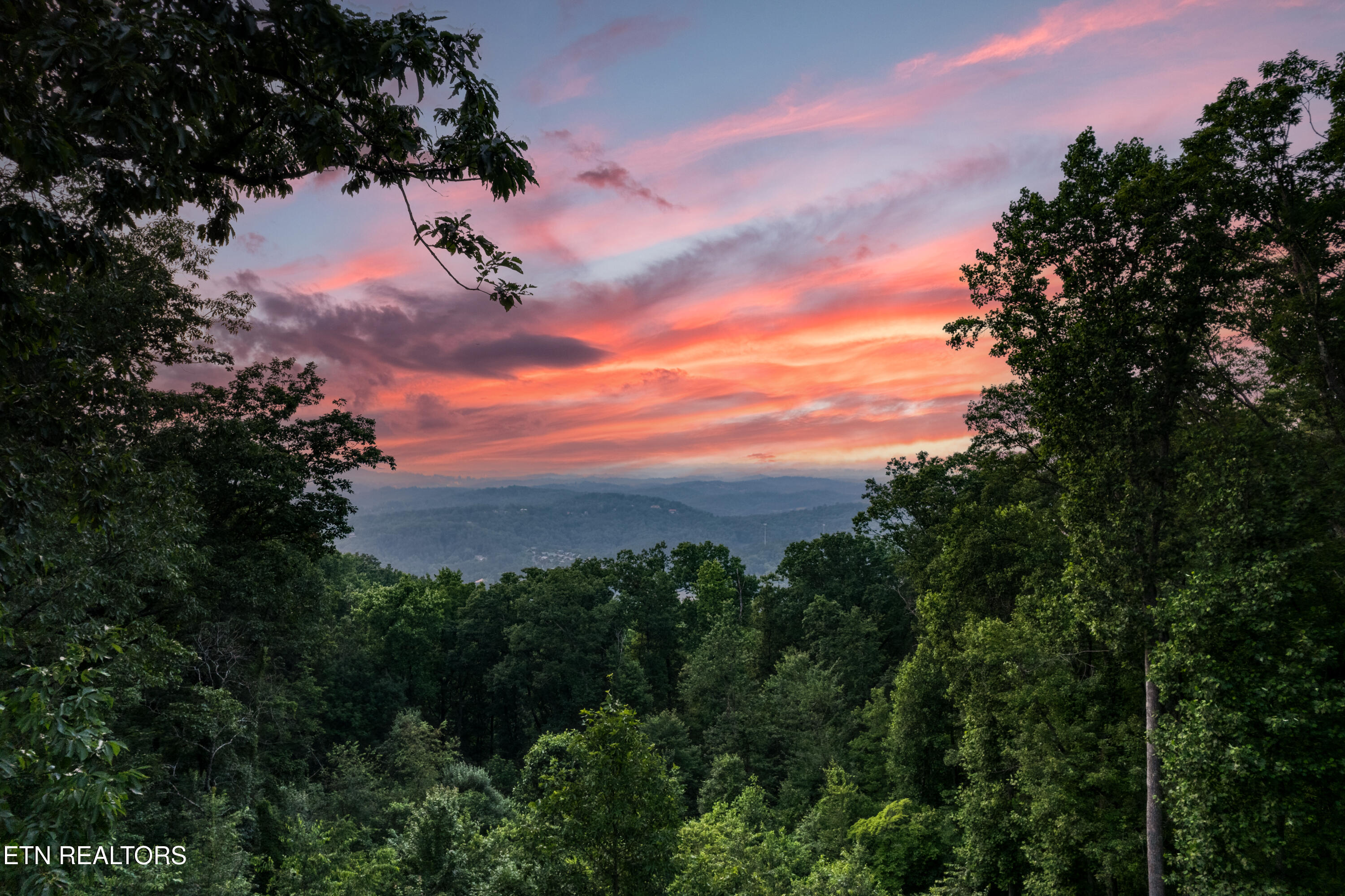 809 Pinecrest Way Sevierville TN 37862