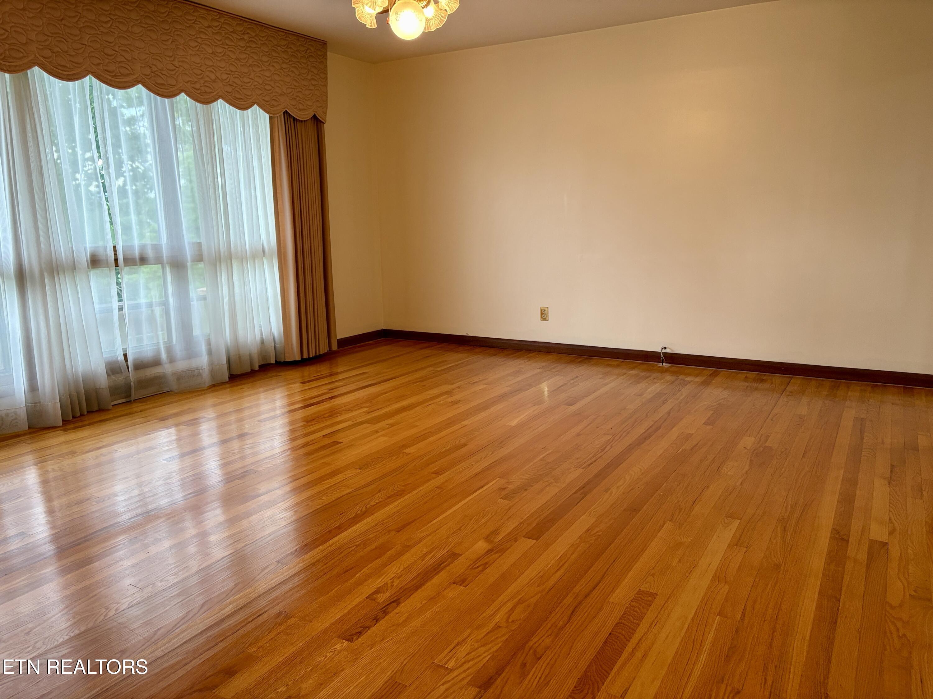 1302 Nell Street Tazewell TN 37879