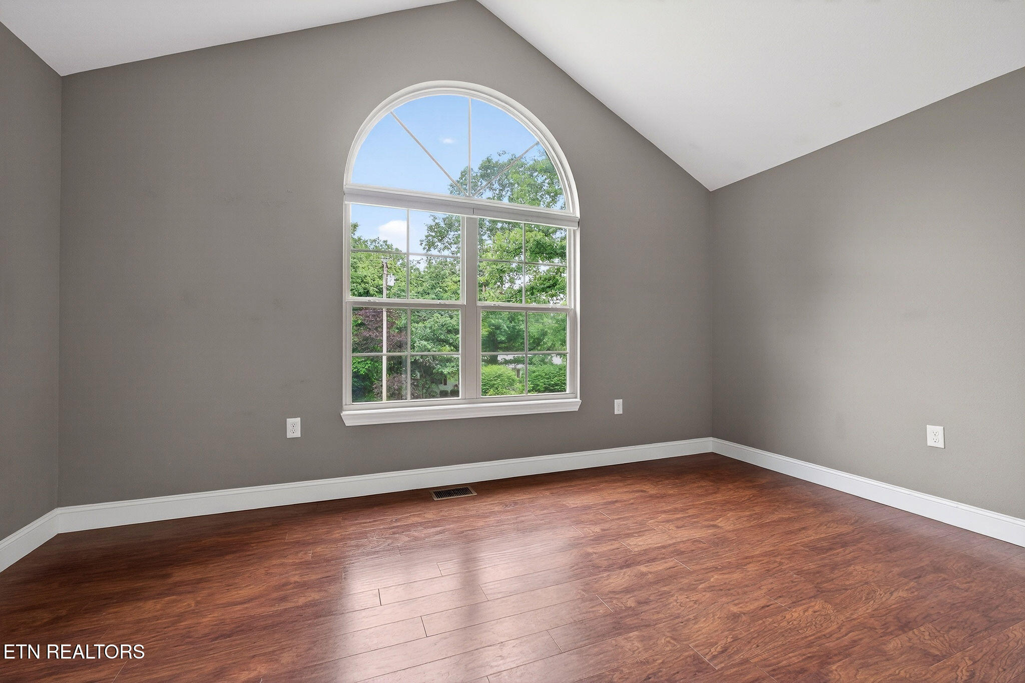 2689 Spruce Loop Crossville TN 38555